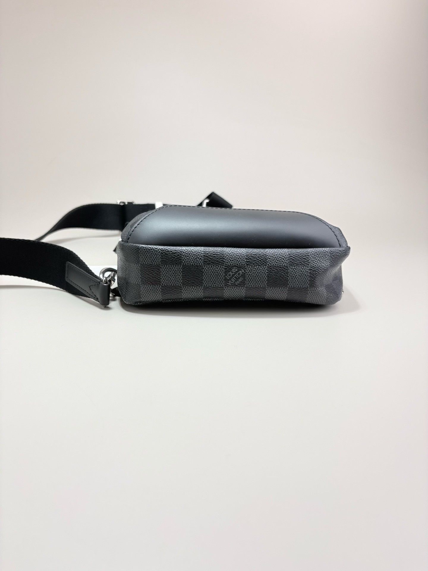 Louis Vuitton Louis Vuitton Damier Graphite Chest Shoulder Bag Size ONE SIZE - 4 Thumbnail