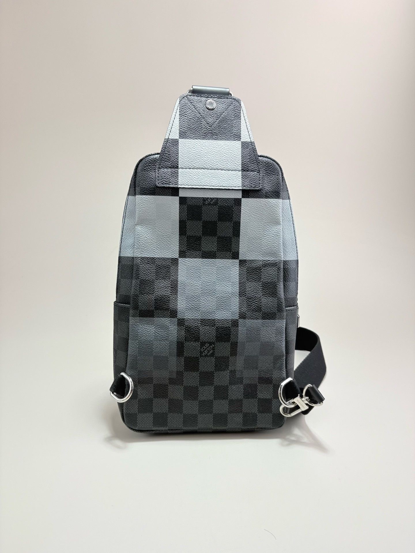 Louis Vuitton Louis Vuitton Damier Graphite Chest Shoulder Bag Size ONE SIZE - 2 Thumbnail