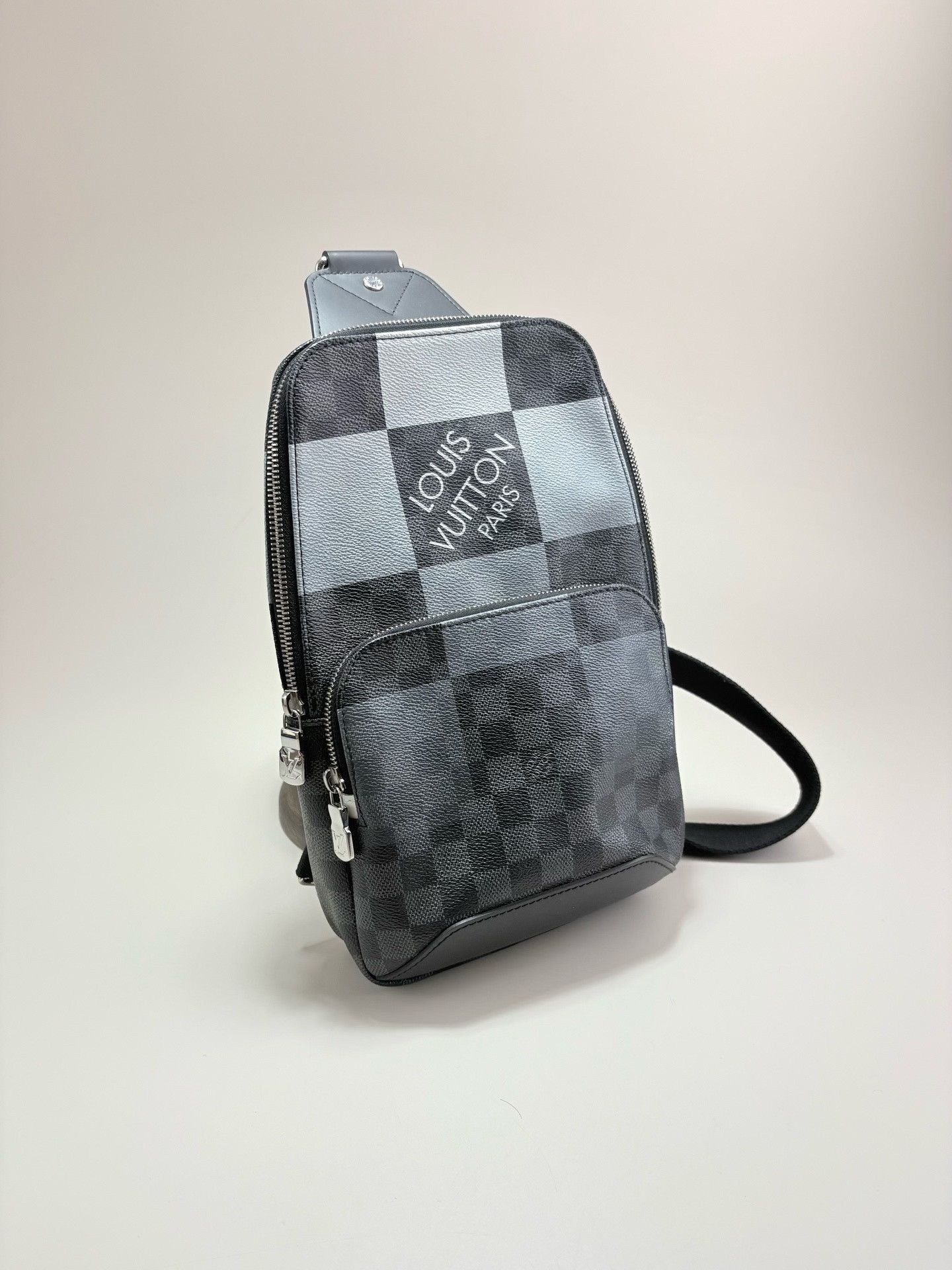 Louis Vuitton Louis Vuitton Damier Graphite Chest Shoulder Bag Size ONE SIZE - 3 Thumbnail
