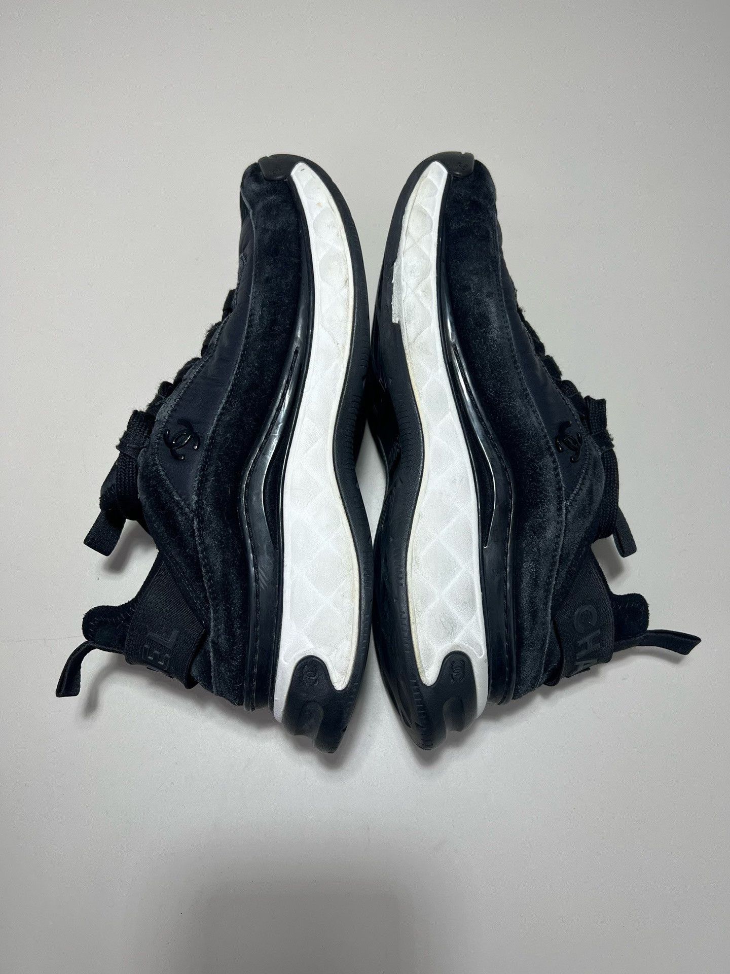Chanel CHANEL Black Suede Cushioned Sneakers Size US 9 / IT 39 - 5 Thumbnail