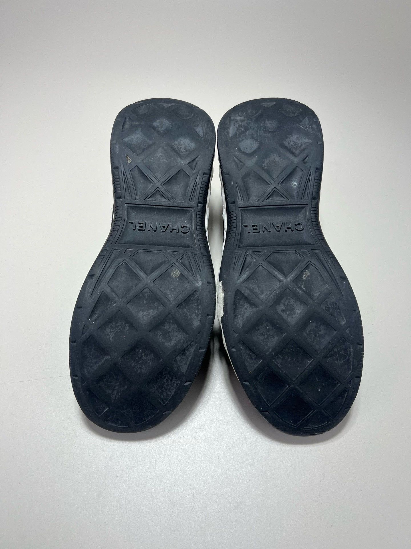 Chanel CHANEL Black Suede Cushioned Sneakers Size US 9 / IT 39 - 7 Thumbnail