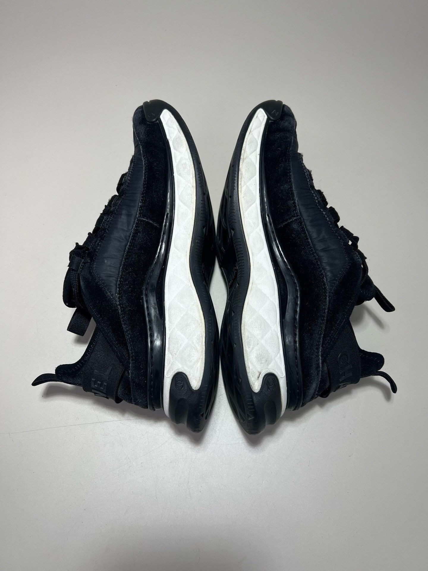 Chanel CHANEL Black Suede Cushioned Sneakers Size US 9 / IT 39 - 4 Thumbnail