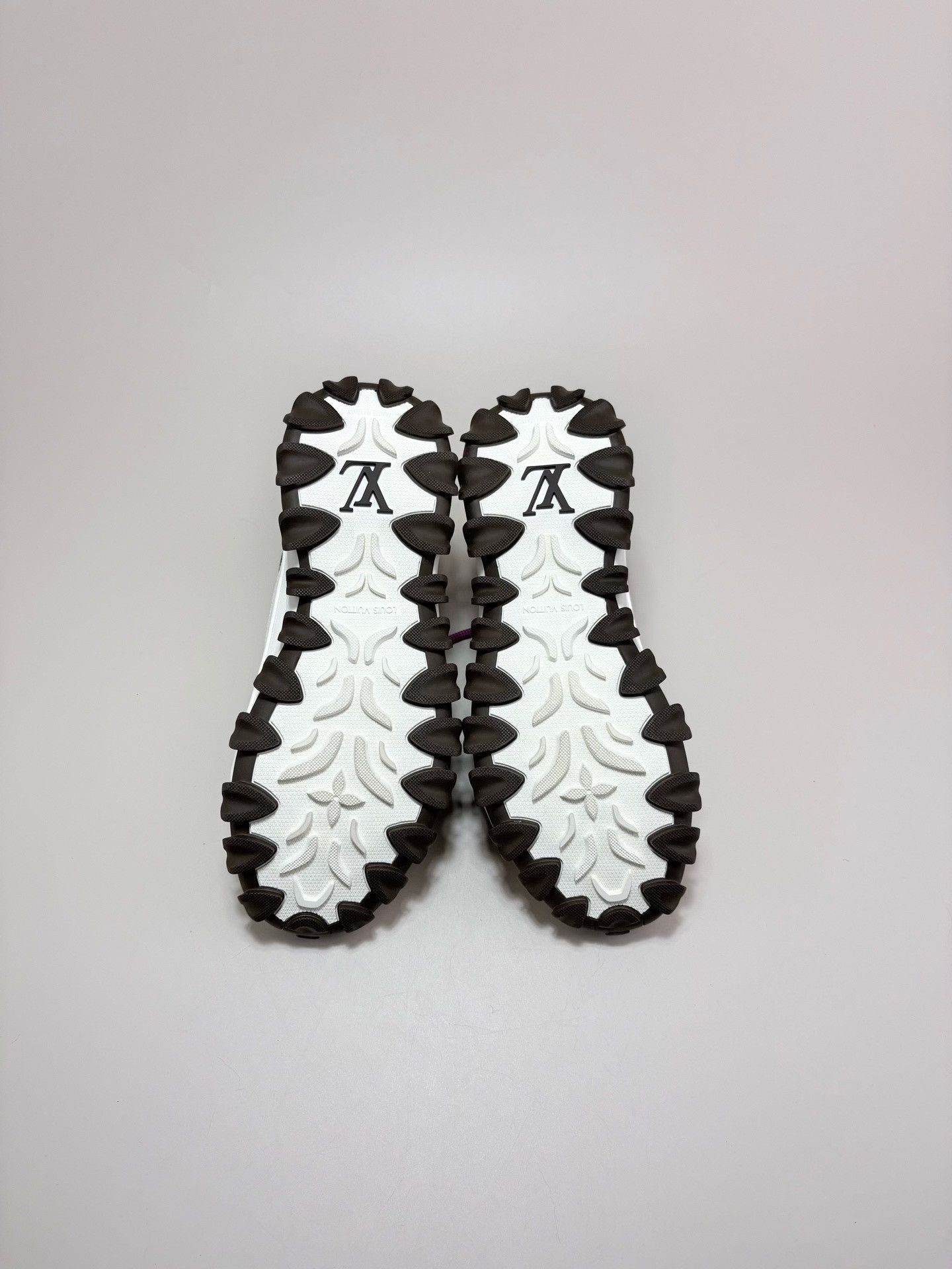 Louis Vuitton LOUIS VUITTON ROSSYRUSH XPLORER Sneakers Size US 7 / IT 37 - 6 Thumbnail