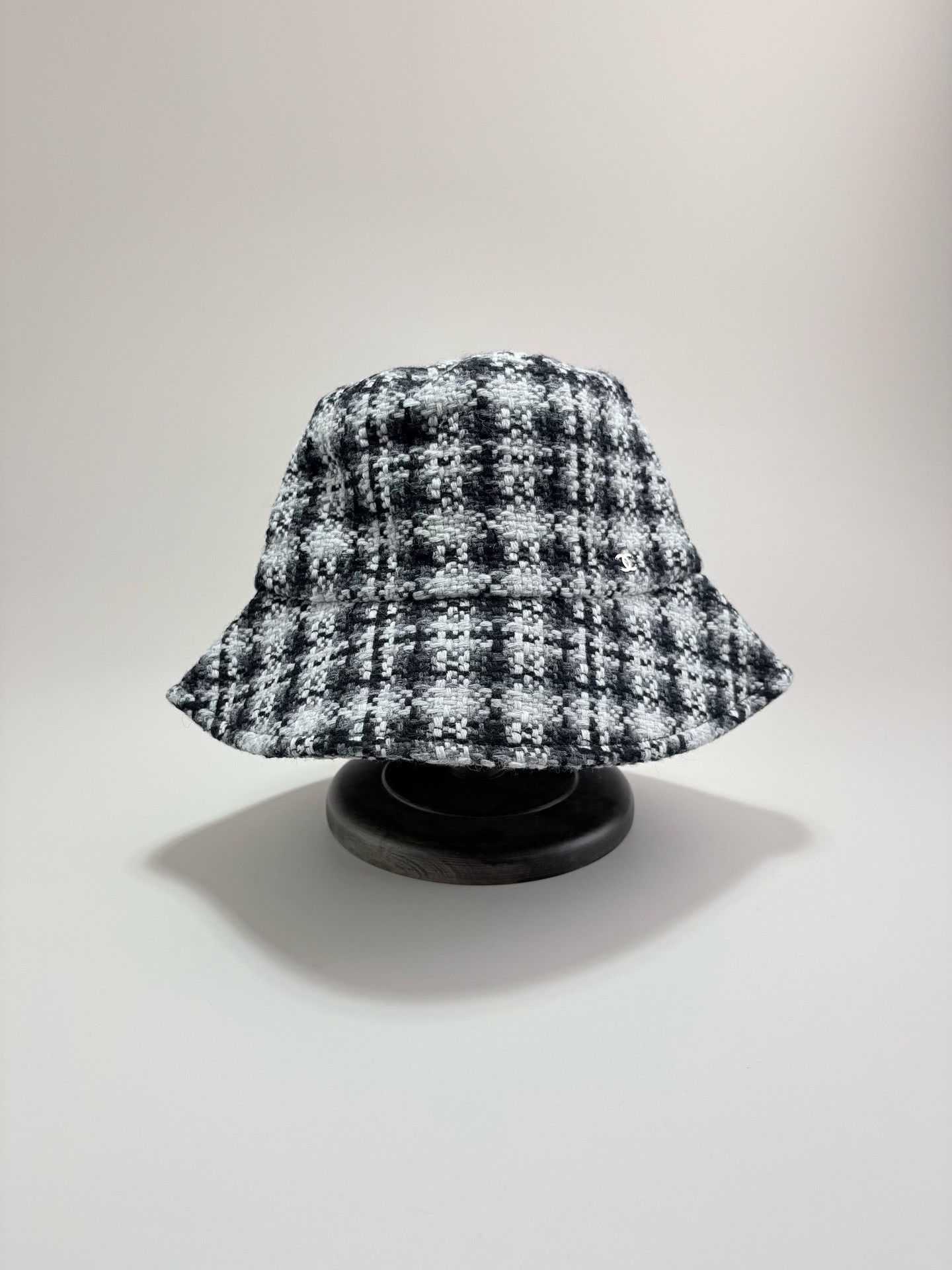 Chanel Chanel Tweed Black White Bucket Hat Size ONE SIZE - 2 Thumbnail