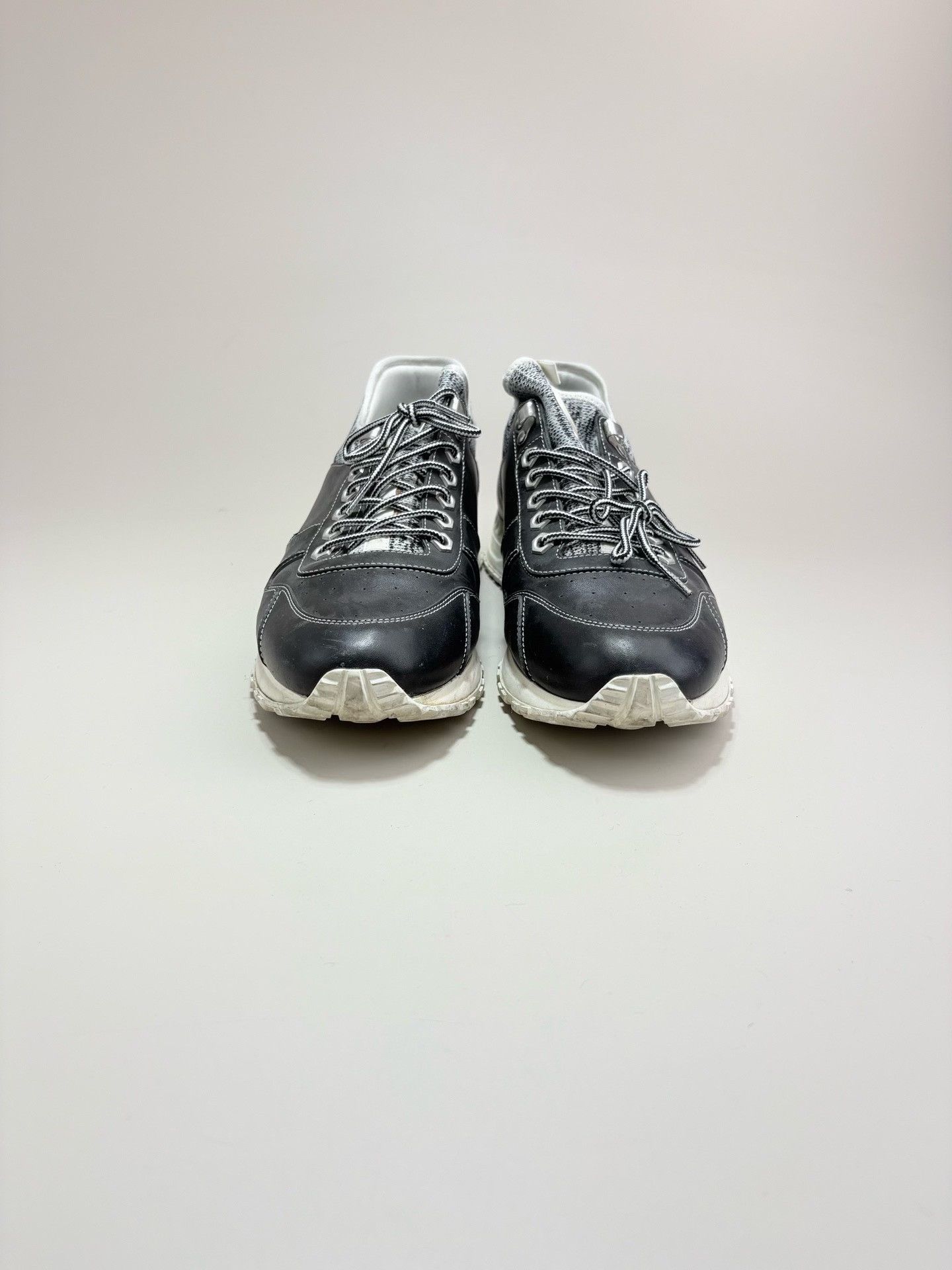 Louis Vuitton Louis Vuitton LV Run Away Sneakers Size US 9 / EU 42 - 2 Thumbnail