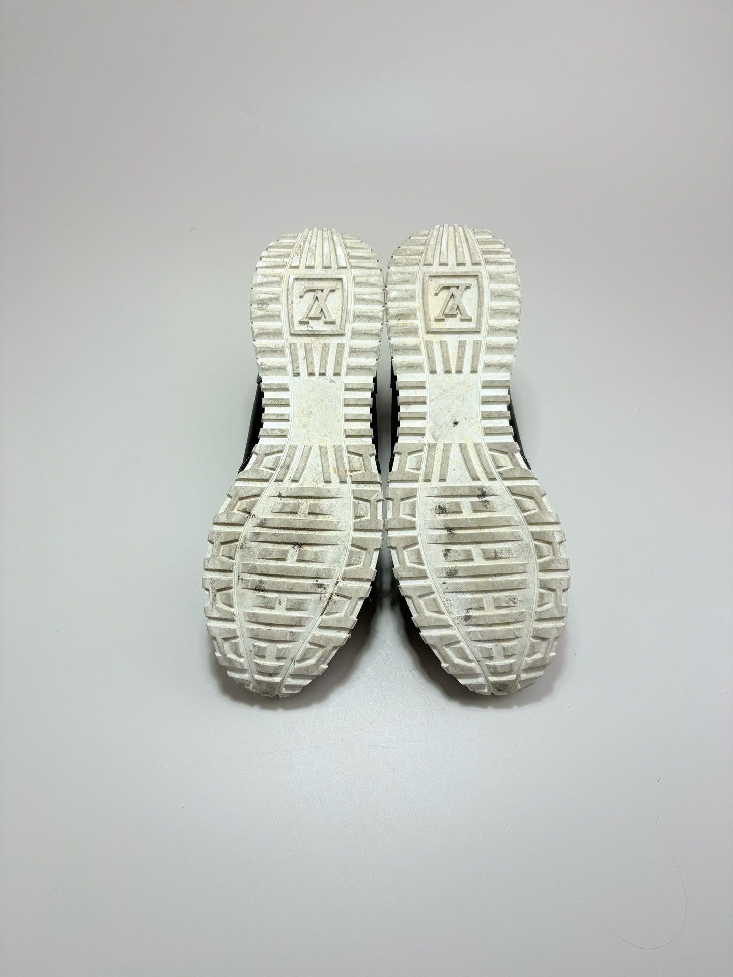 Louis Vuitton Louis Vuitton LV Run Away Sneakers Size US 9 / EU 42 - 6 Thumbnail