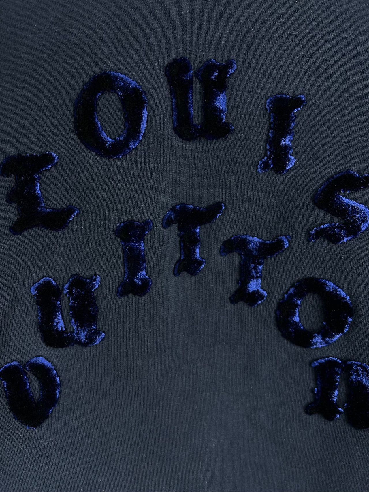 Louis Vuitton Louis Vuitton LV Flocked Logo Sweatshirt Size US M / EU 48-50 / 2 - 3 Thumbnail