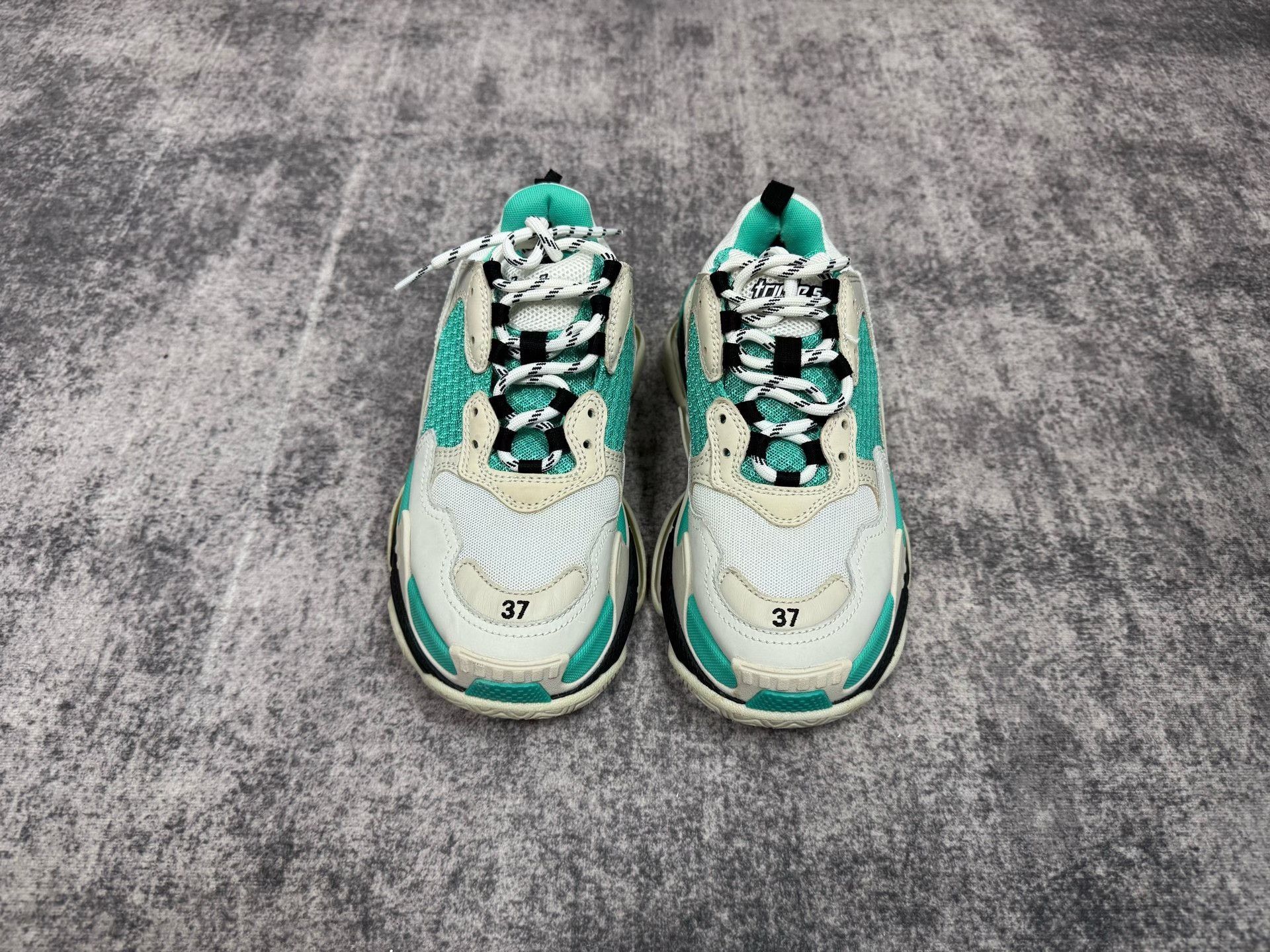 Balenciaga Balenciaga Triple S Sneakers Size US 6 / IT 36 - 2 Thumbnail