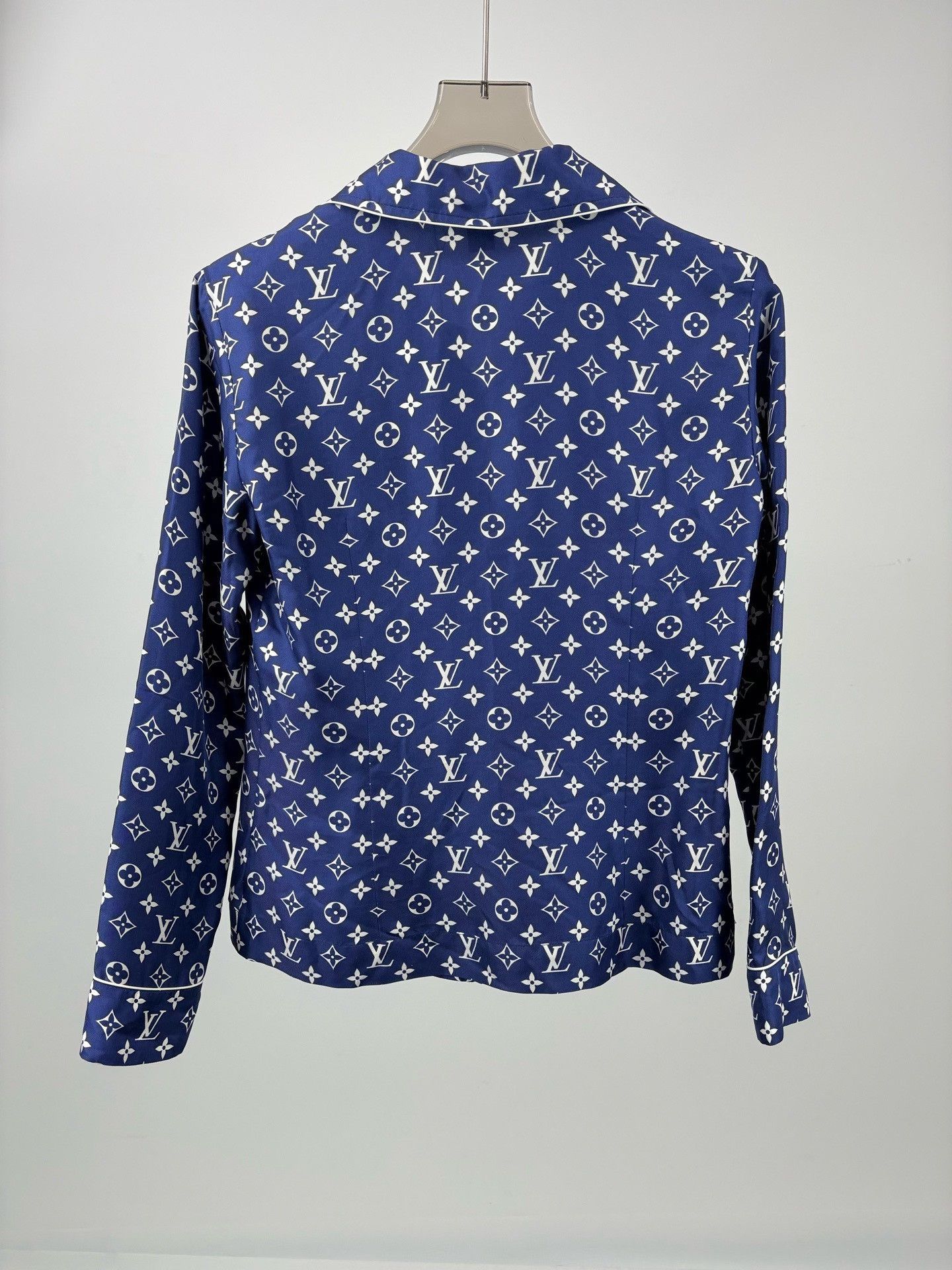 Louis Vuitton Louis Vuitton LV Monogram Silk Shirt Size S / US 4 / IT 40 - 2 Thumbnail