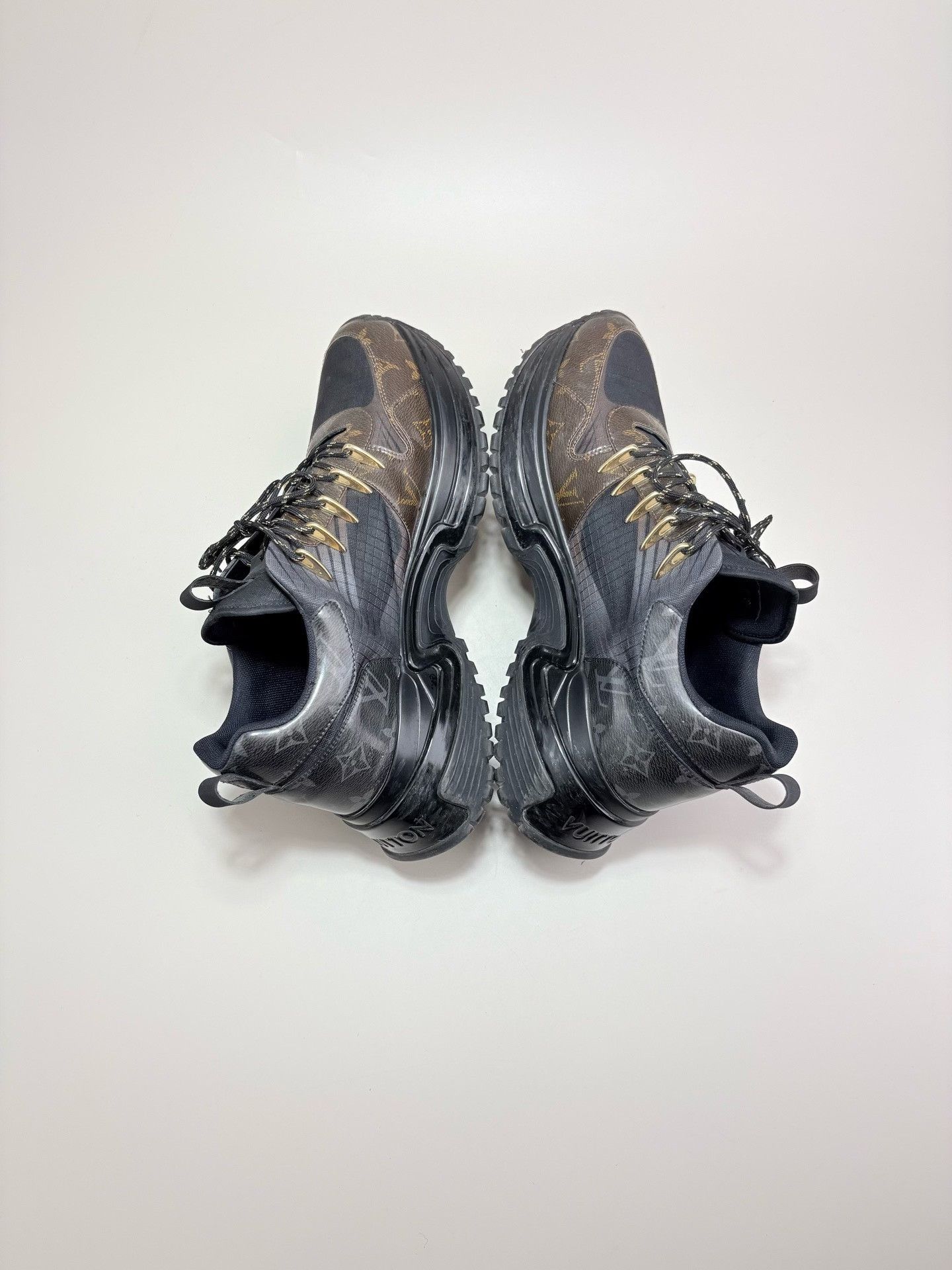 Louis Vuitton Louis Vuitton LV Run Away Sneakers Size US 10 / EU 43 - 4 Thumbnail