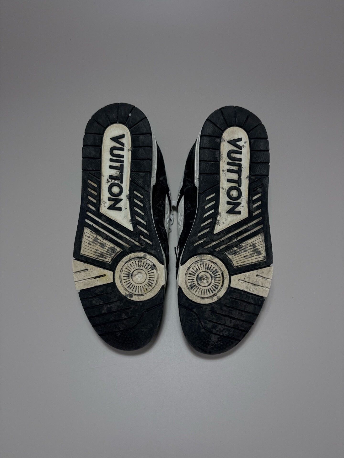 Louis Vuitton Louis Vuitton LV Trainer Panda Sneakers Size US 8.5 / EU 41-42 - 7 Thumbnail