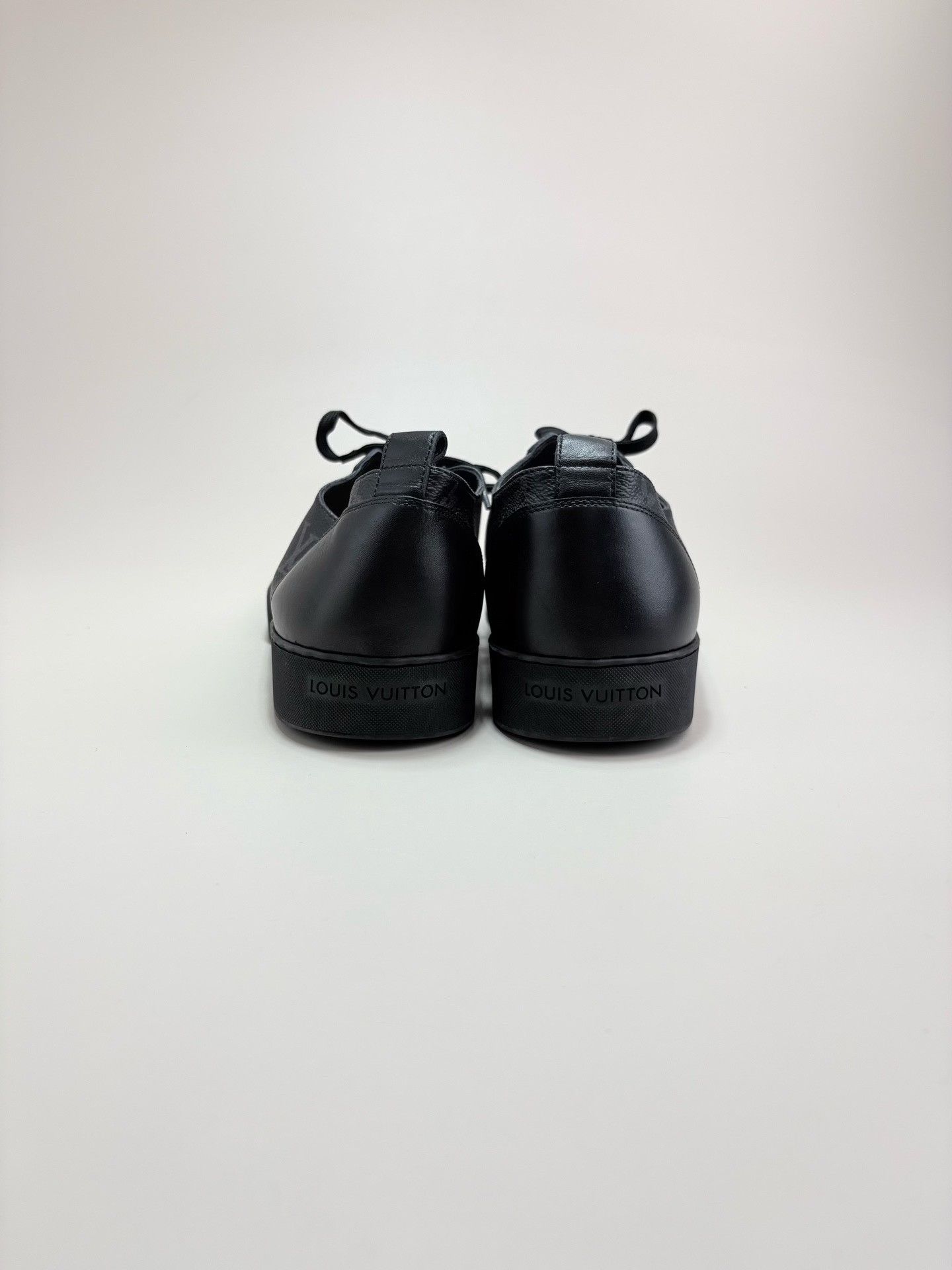 Louis Vuitton Louis Vuitton LV Black Monogram Sneakers Size US 9 / EU 42 - 3 Thumbnail