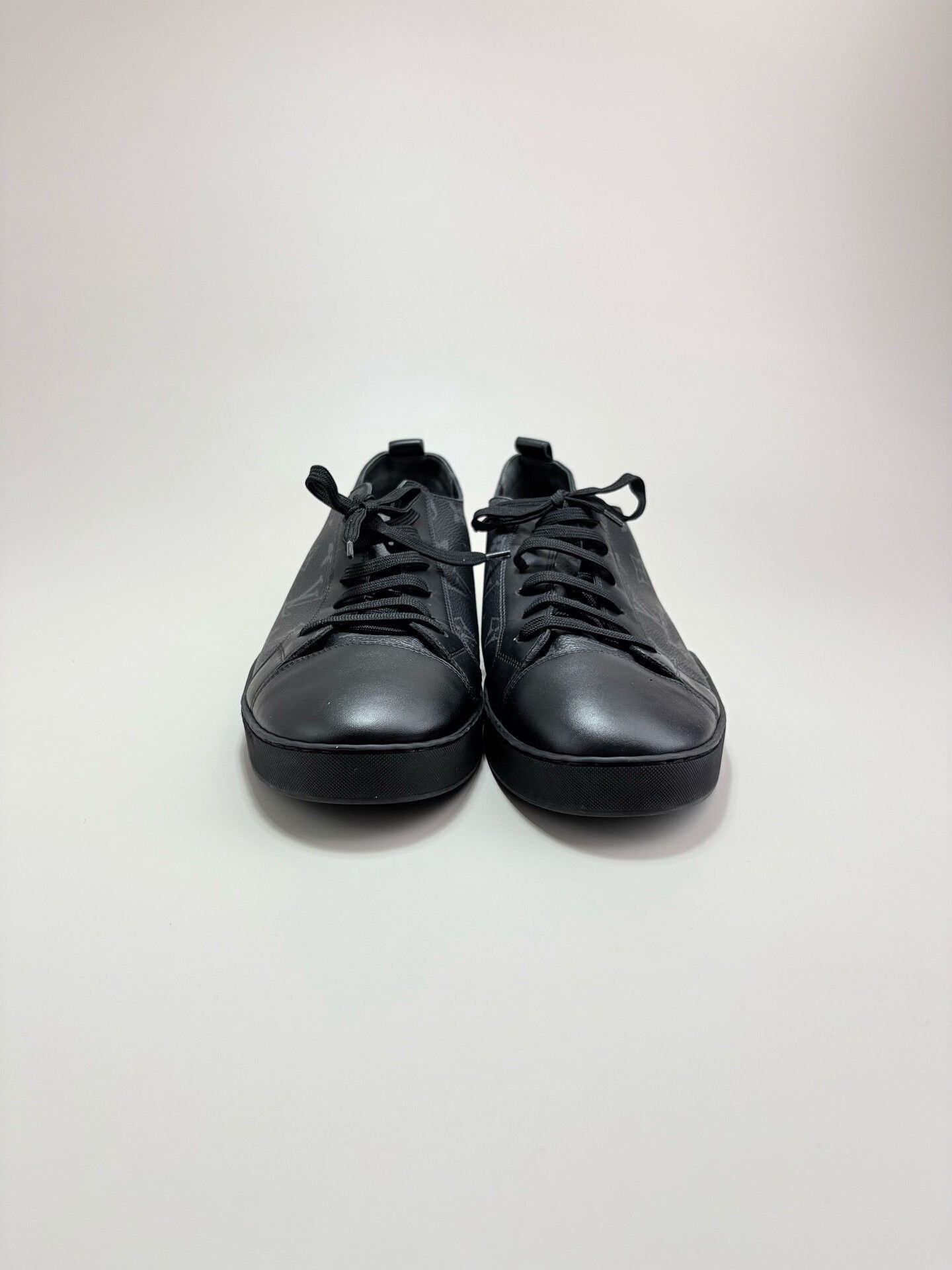 Louis Vuitton Louis Vuitton LV Black Monogram Sneakers Size US 9 / EU 42 - 2 Thumbnail