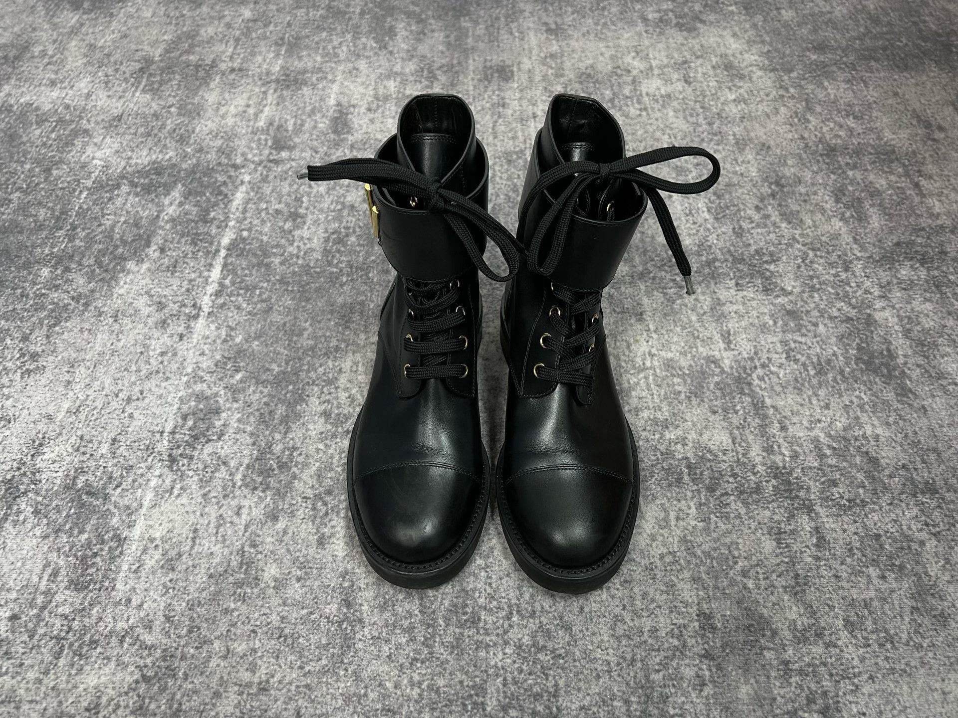 Louis Vuitton Louis Vuitton LV Black Metal Logo Boots Size US 5 / IT 35 - 2 Thumbnail