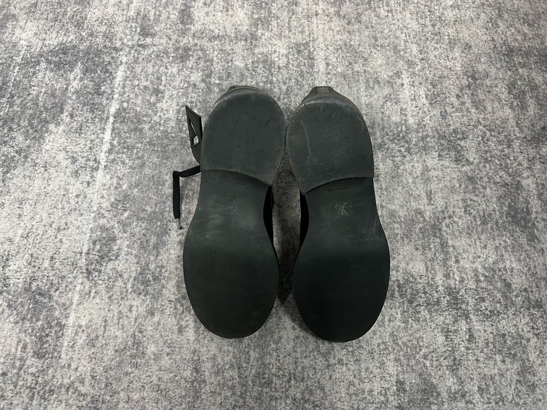 Louis Vuitton Louis Vuitton LV Black Metal Logo Boots Size US 5 / IT 35 - 7 Thumbnail