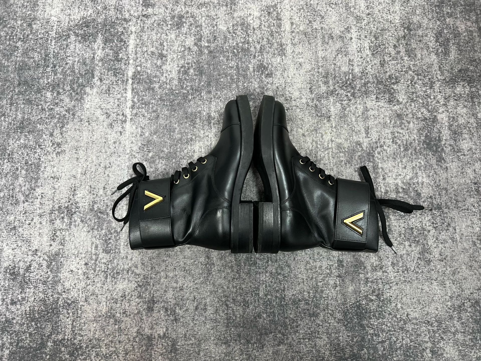 Louis Vuitton Louis Vuitton LV Black Metal Logo Boots Size US 5 / IT 35 - 5 Thumbnail
