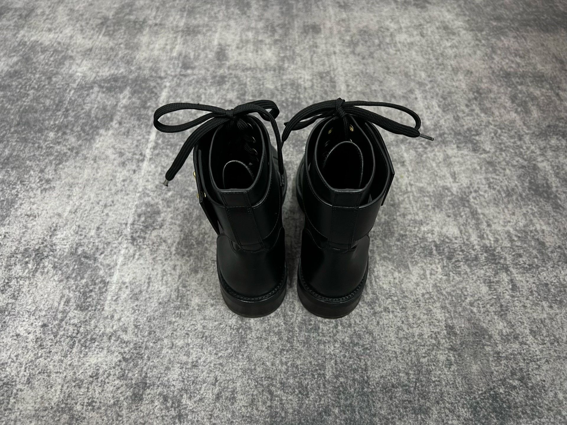 Louis Vuitton Louis Vuitton LV Black Metal Logo Boots Size US 5 / IT 35 - 3 Thumbnail