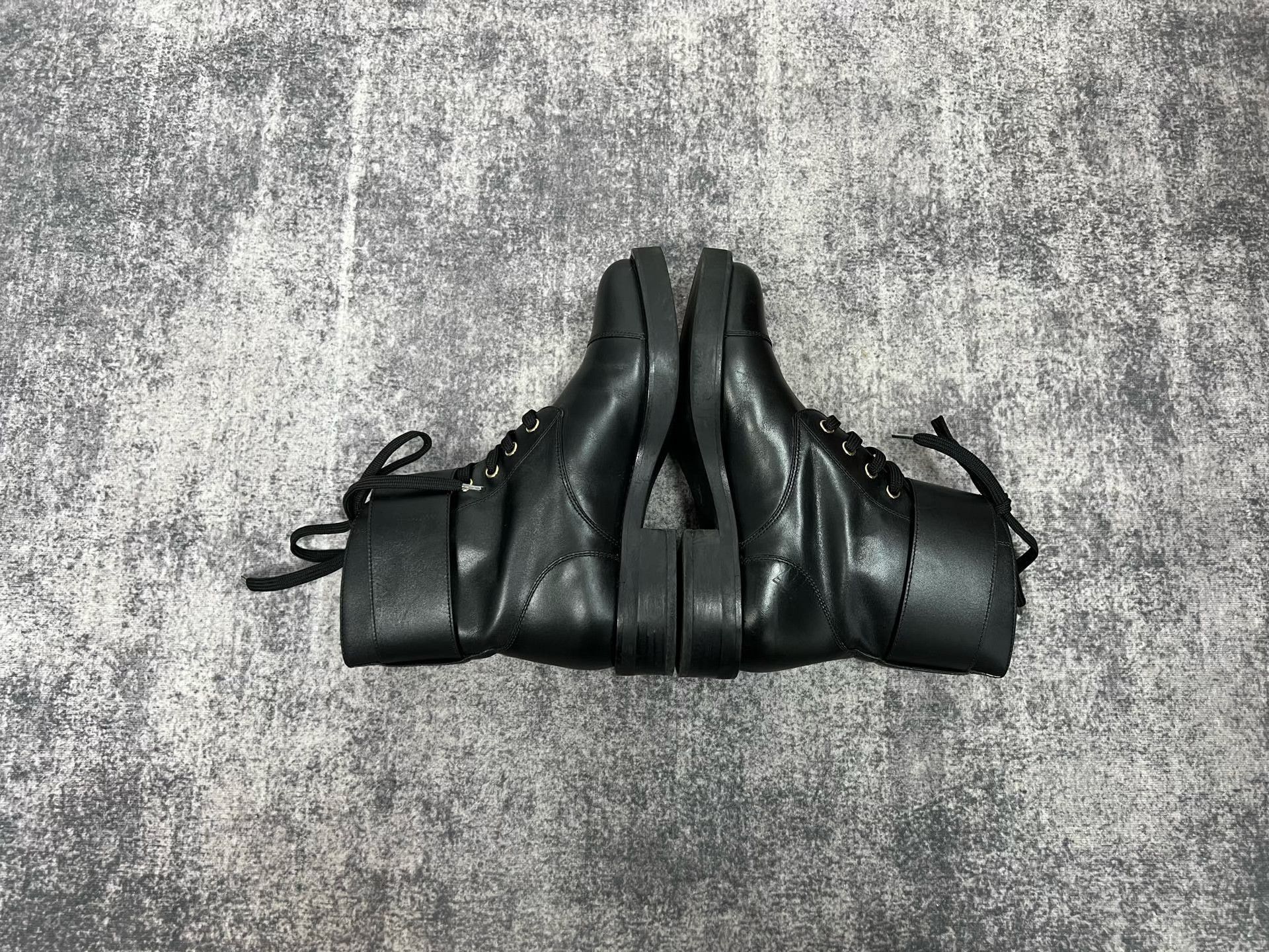 Louis Vuitton Louis Vuitton LV Black Metal Logo Boots Size US 5 / IT 35 - 4 Thumbnail