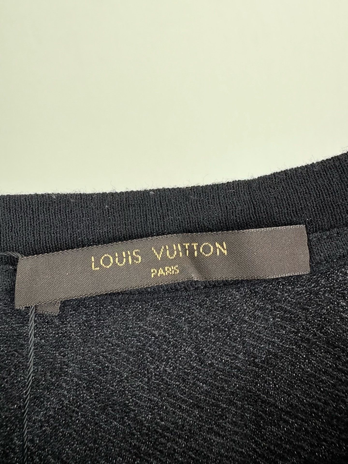 Louis Vuitton LOUIS VUITTON LV Big V Short Sleeve Size US XL / EU 56 / 4 - 3 Thumbnail
