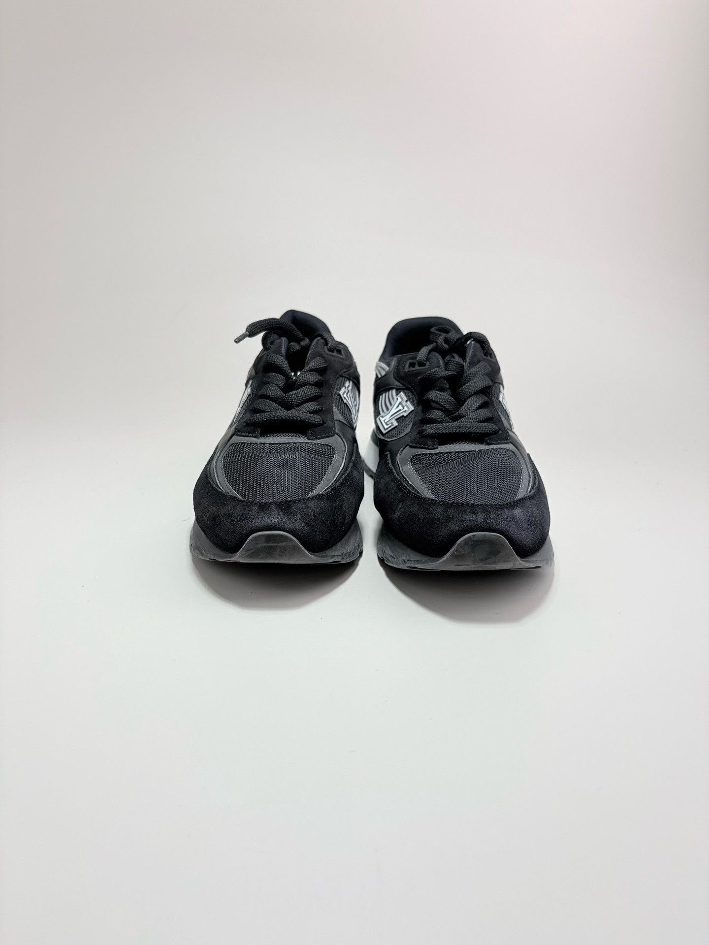 Louis Vuitton Louis Vuitton LV Run Away Sneakers Size US 9 / EU 42 - 2 Thumbnail
