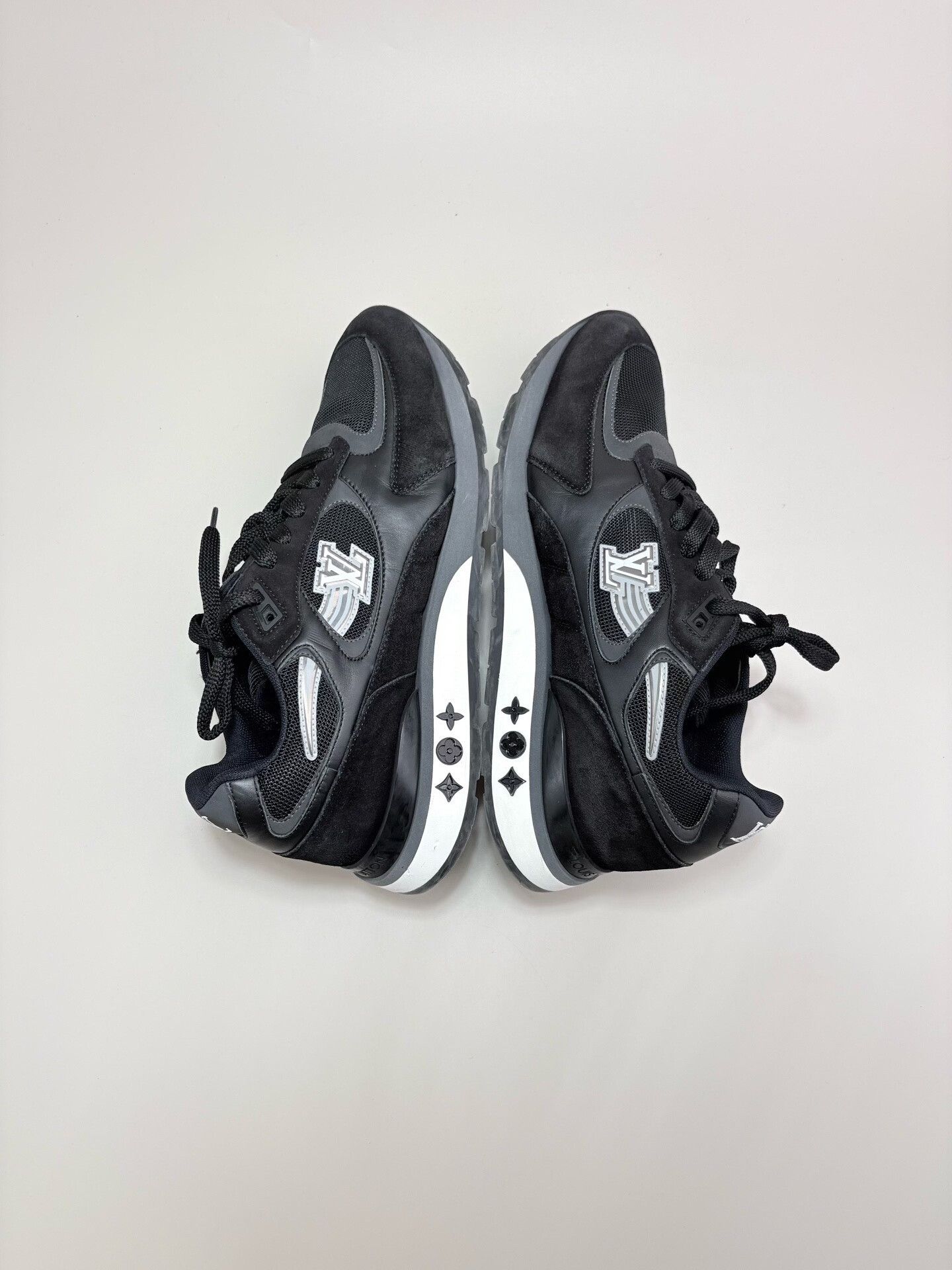 Louis Vuitton Louis Vuitton LV Run Away Sneakers Size US 9 / EU 42 - 4 Thumbnail