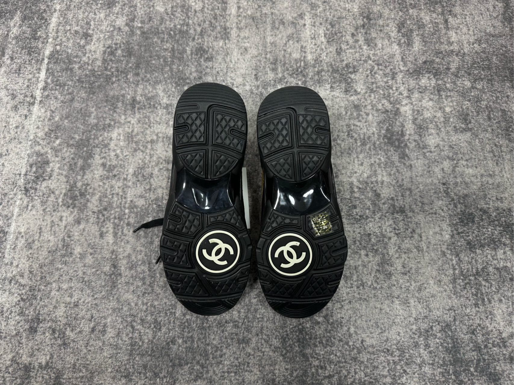Chanel CHANEL Colorblock Double C Sneakers Size US 7 / IT 37 - 7 Thumbnail