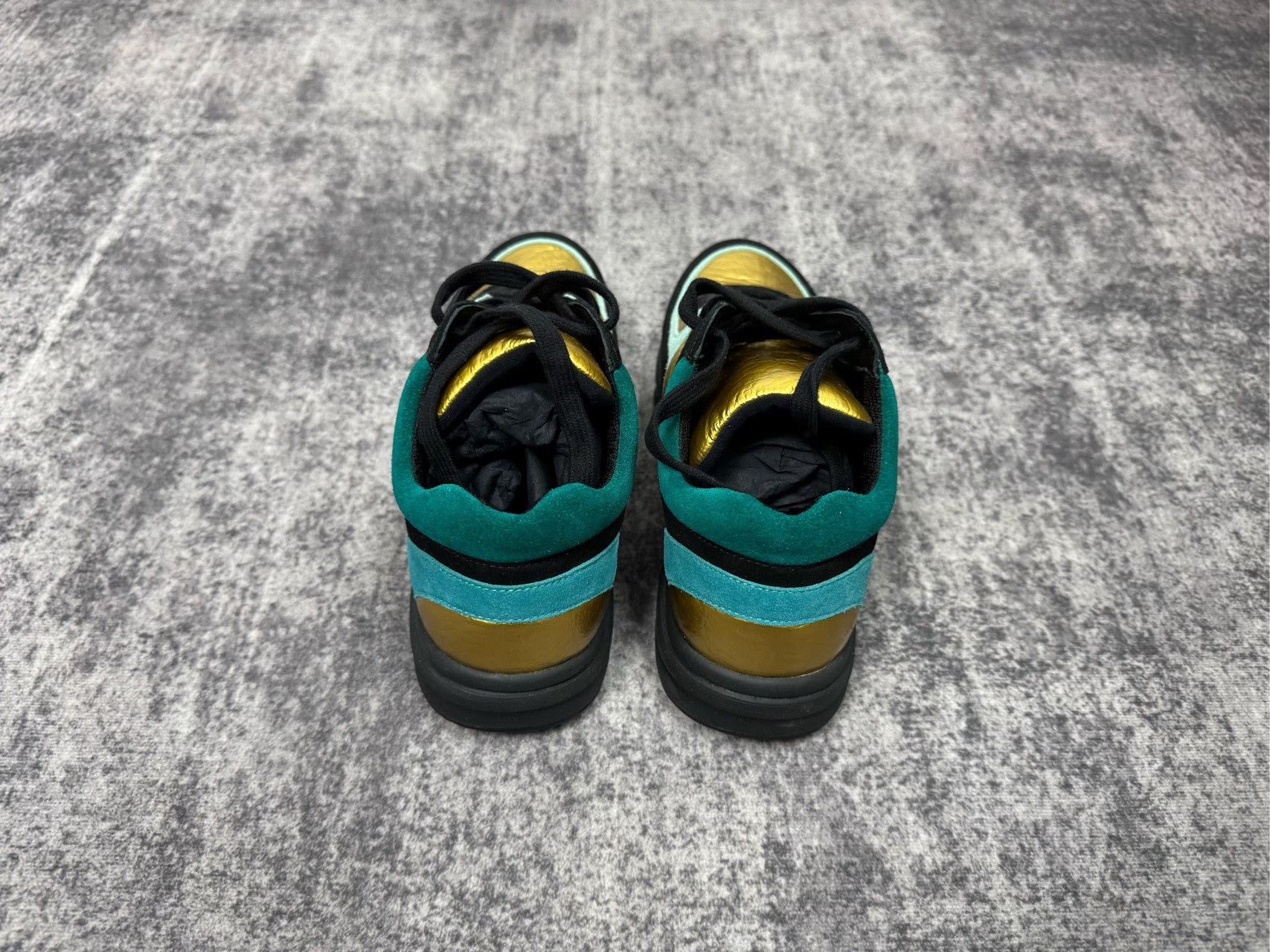 Chanel CHANEL Colorblock Double C Sneakers Size US 7 / IT 37 - 3 Thumbnail