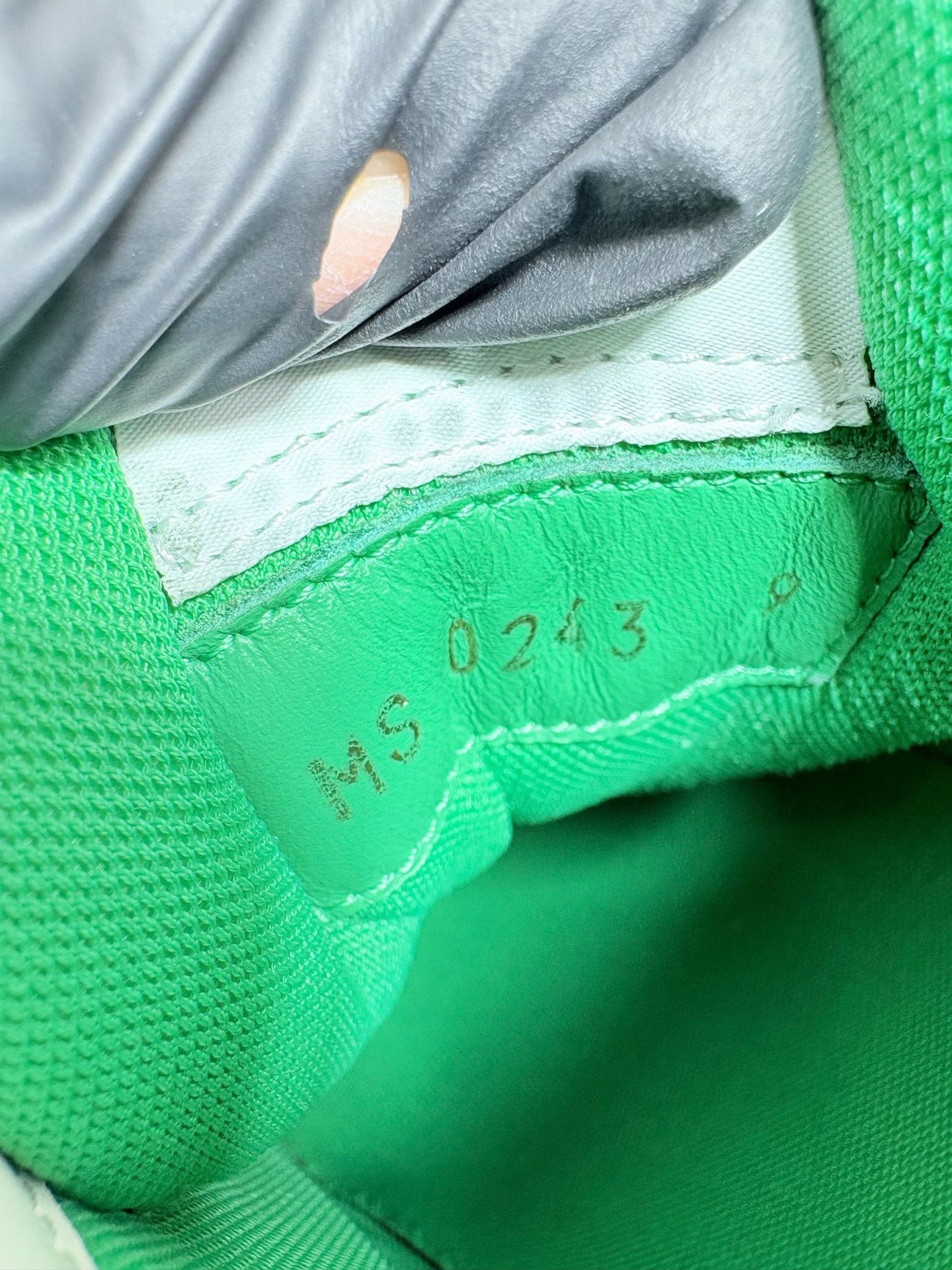 Louis Vuitton Louis Vuitton LV Trainer White Green Velcro Sneakers Size US 9 / EU 42 - 7 Thumbnail