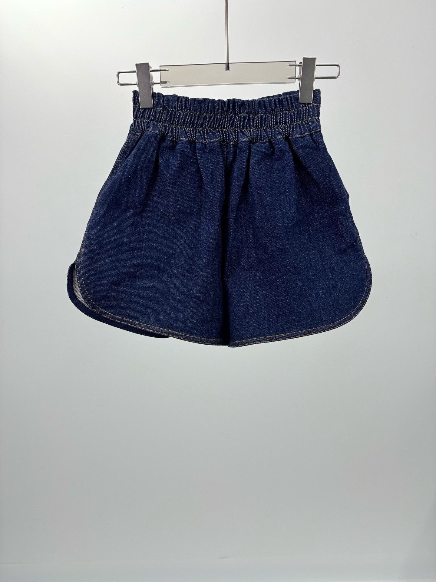 Fendi Fendi Back Pocket Logo Denim Shorts Size 36" / US 14 / IT 50 - 2 Thumbnail