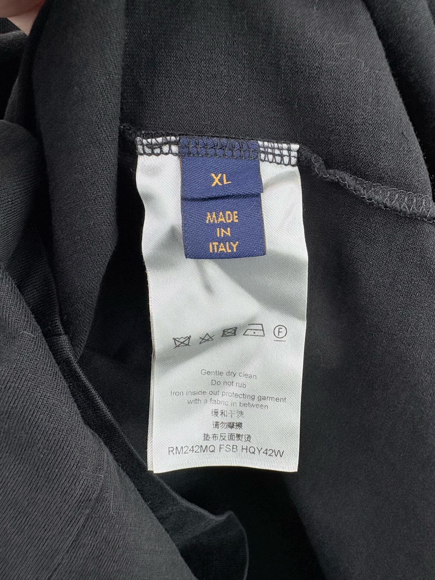 Louis Vuitton Louis Vuitton LV Full Logo Gradient Tee Size US XL / EU 56 / 4 - 4 Thumbnail