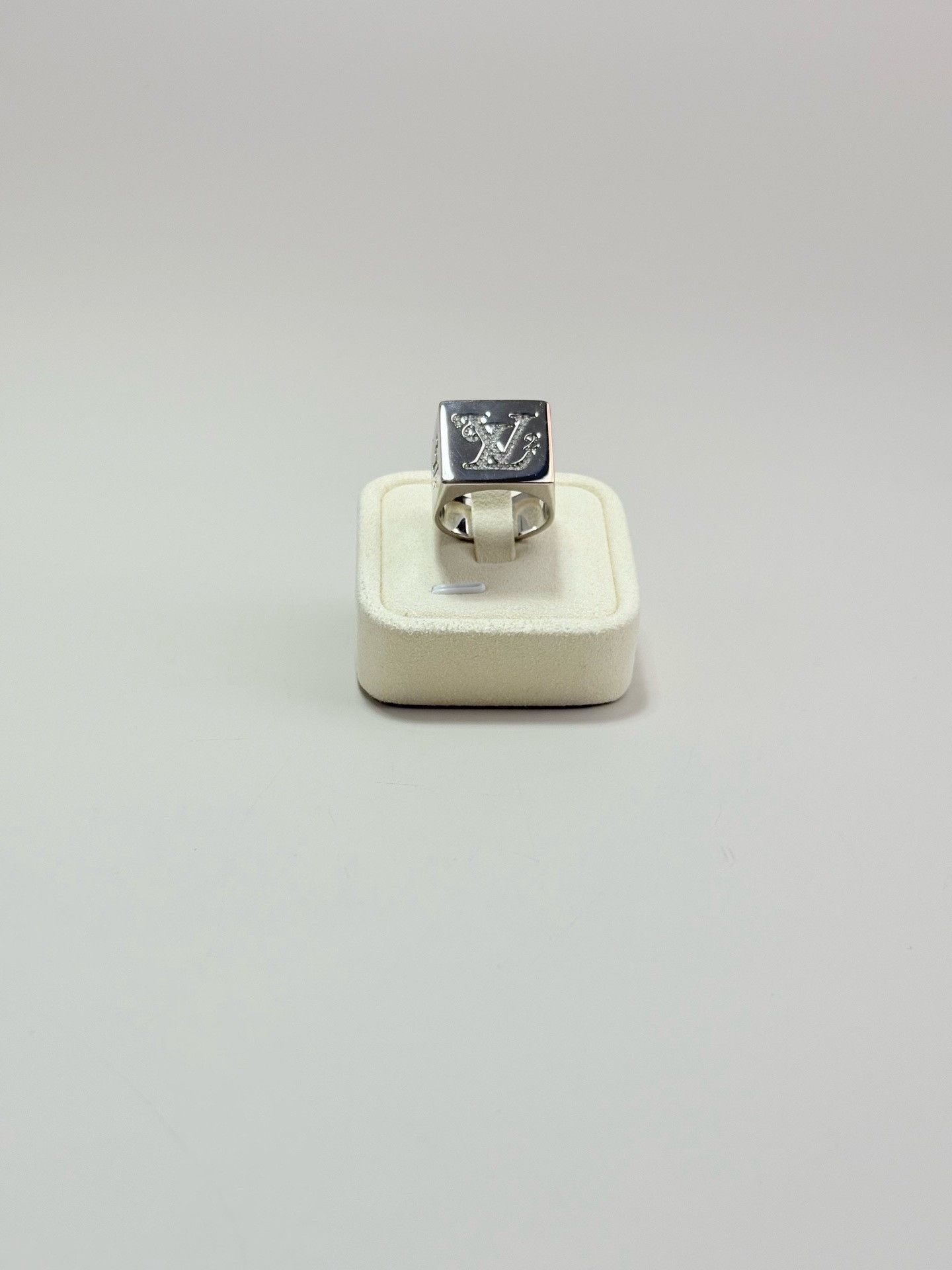 Louis Vuitton Louis Vuitton LV Nigo Rhinestone Ring Size ONE SIZE - 4 Thumbnail
