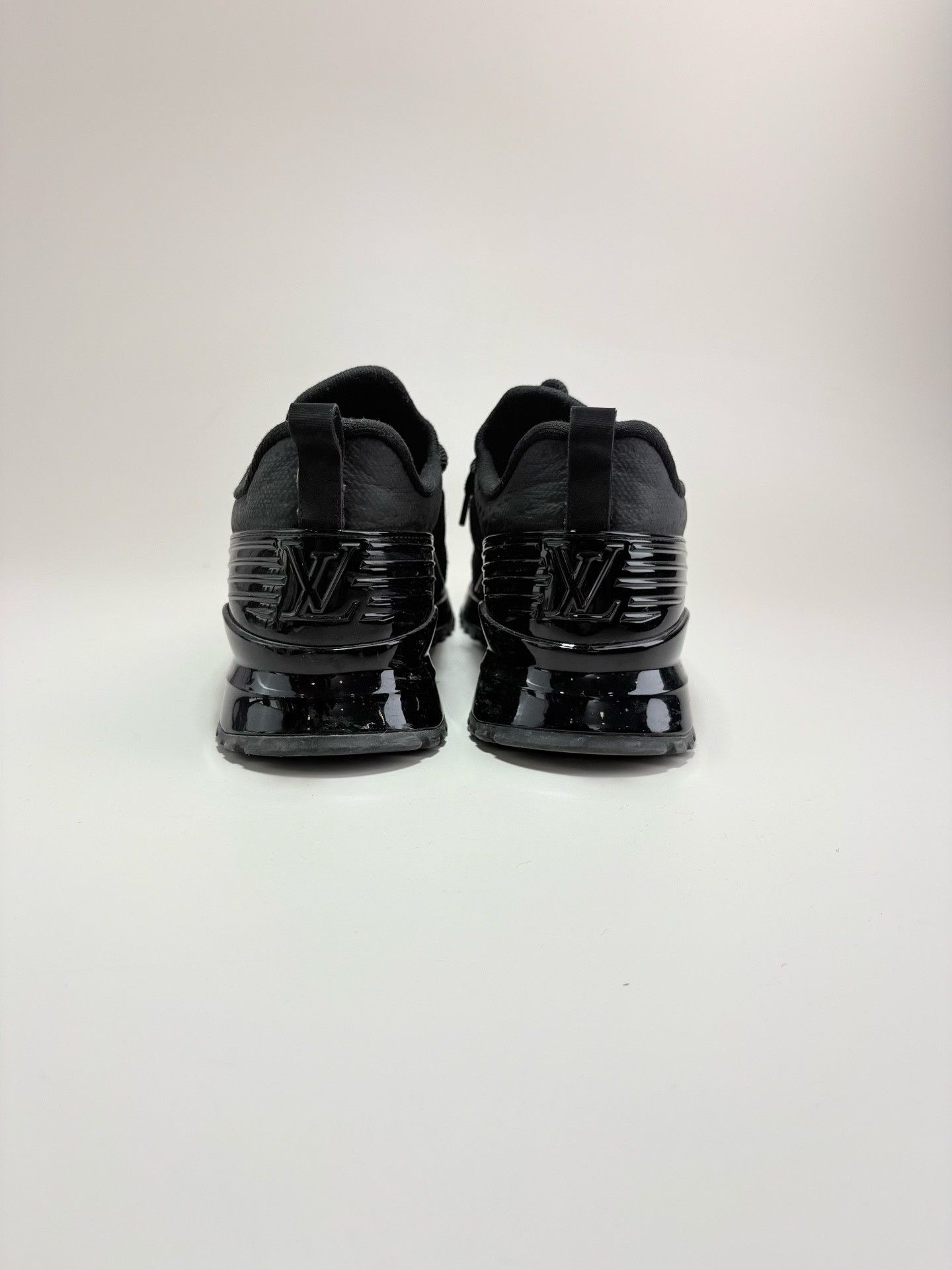 Louis Vuitton Louis Vuitton Black Knit Sneakers Size US 9 / EU 42 - 3 Thumbnail
