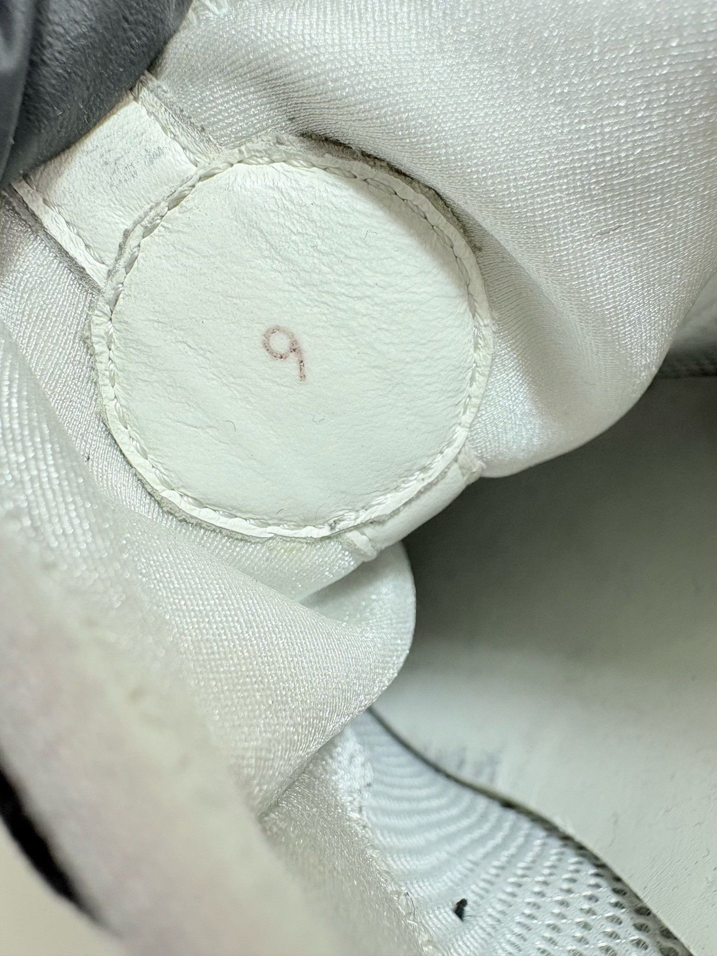 Louis Vuitton Louis Vuitton LV Run Away Sneakers Size US 9 / EU 42 - 7 Thumbnail