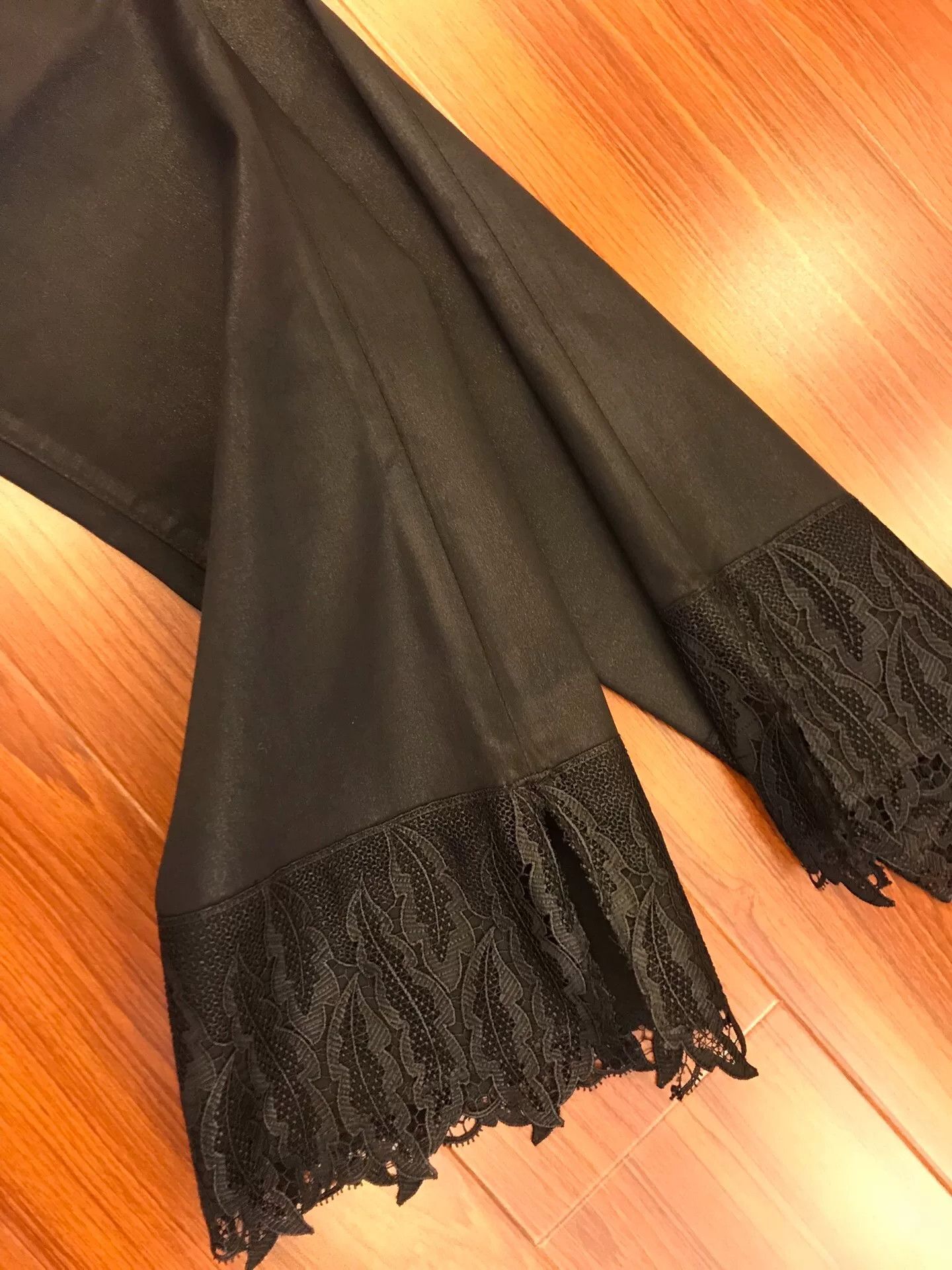 J Brand J Brand Black Coated Leather Jeans Size 28" / US 6 / IT 42 - 4 Thumbnail