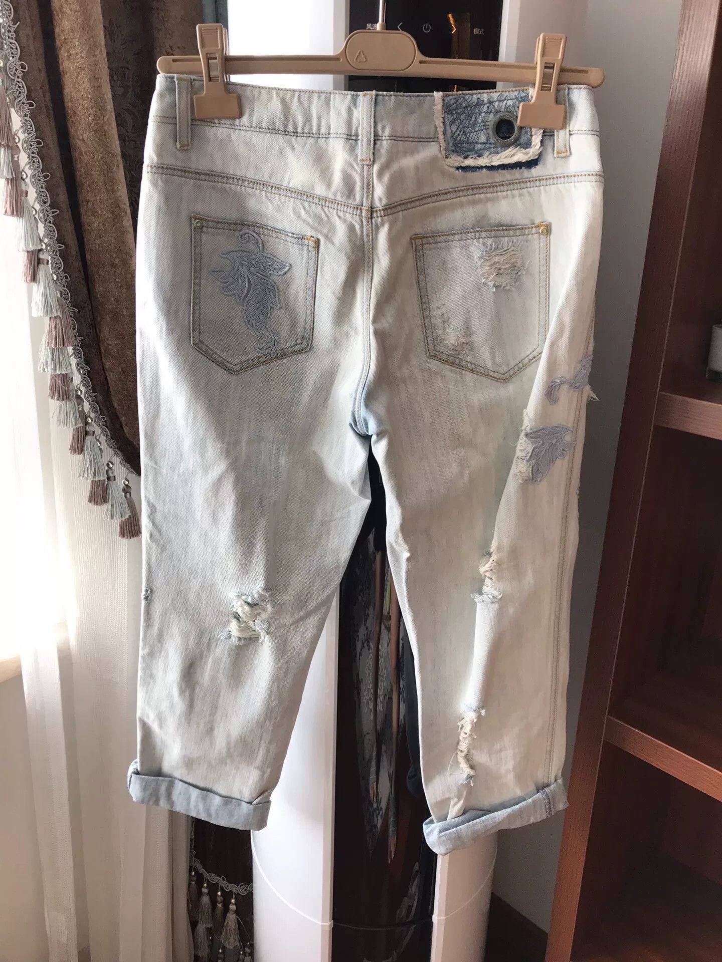 Ermanno Scervino Ermanno Scervino Women's Embroidered Distressed Jeans Size 36" / US 14 / IT 50 - 4 Thumbnail