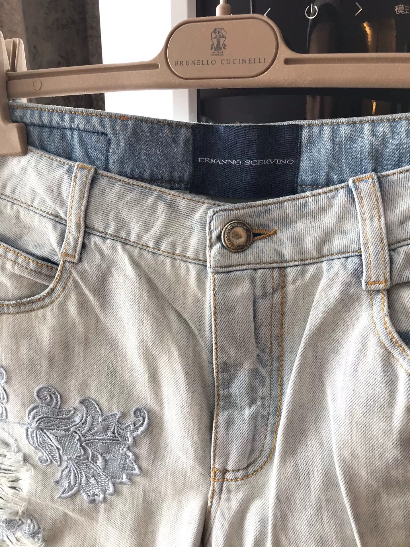 Ermanno Scervino Ermanno Scervino Women's Embroidered Distressed Jeans Size 36" / US 14 / IT 50 - 2 Thumbnail