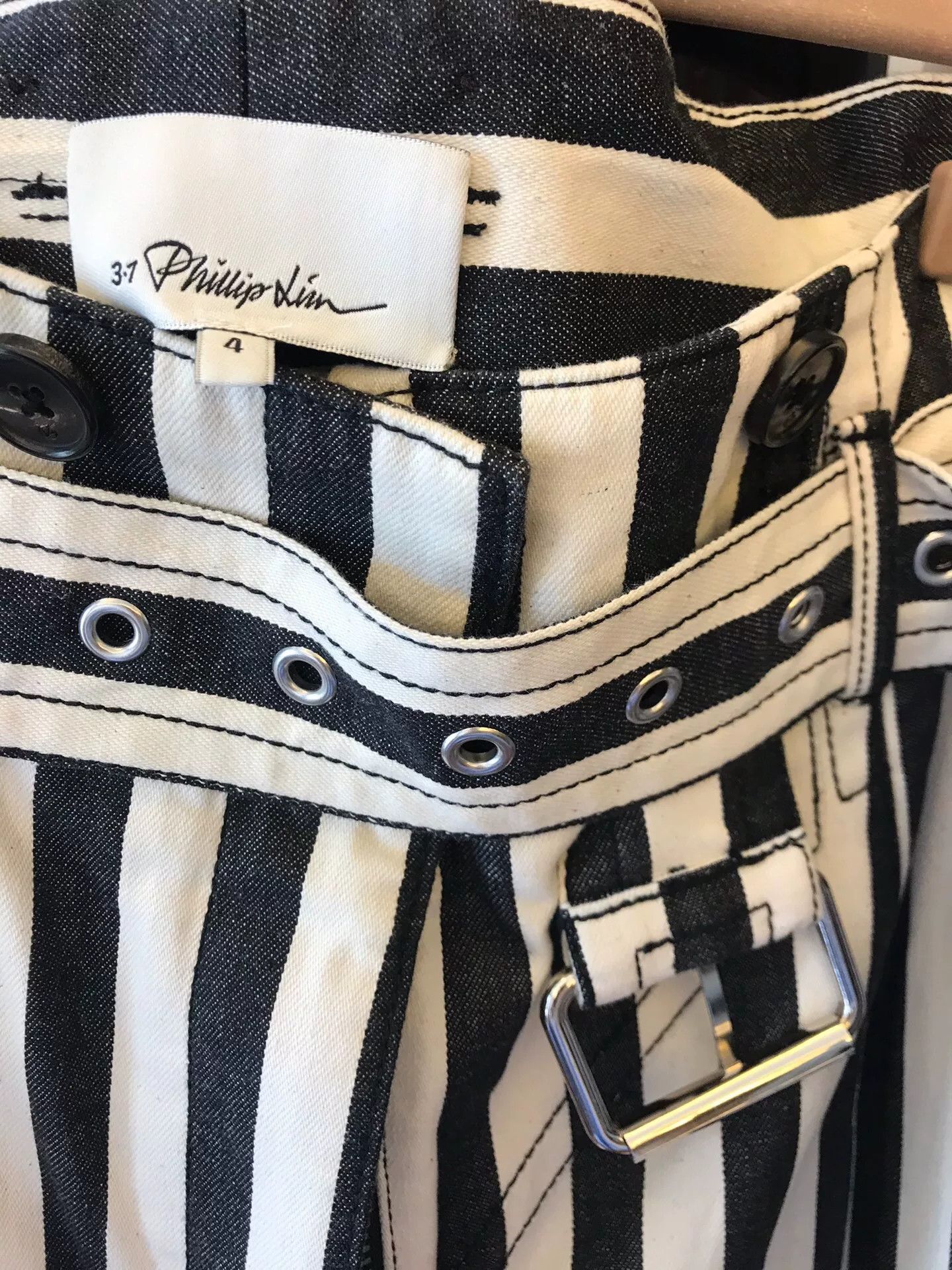 3.1 Phillip Lim 3.1 Phillip Lim Women's Shorts Authentic Size 34" / US 12 / IT 48 - 2 Thumbnail