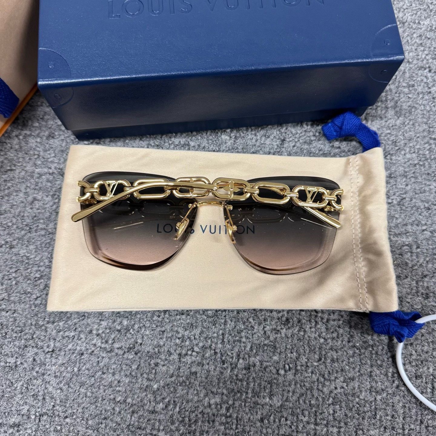 Louis Vuitton Louis Vuitton Cat Eye Gold Chain Sunglasses Size ONE SIZE - 3 Thumbnail