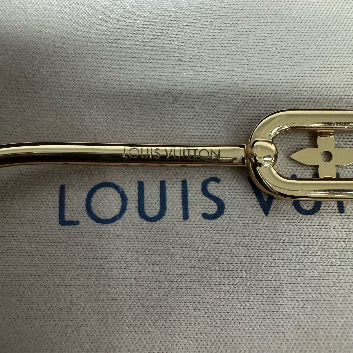 Louis Vuitton Louis Vuitton Cat Eye Gold Chain Sunglasses Size ONE SIZE - 6 Thumbnail