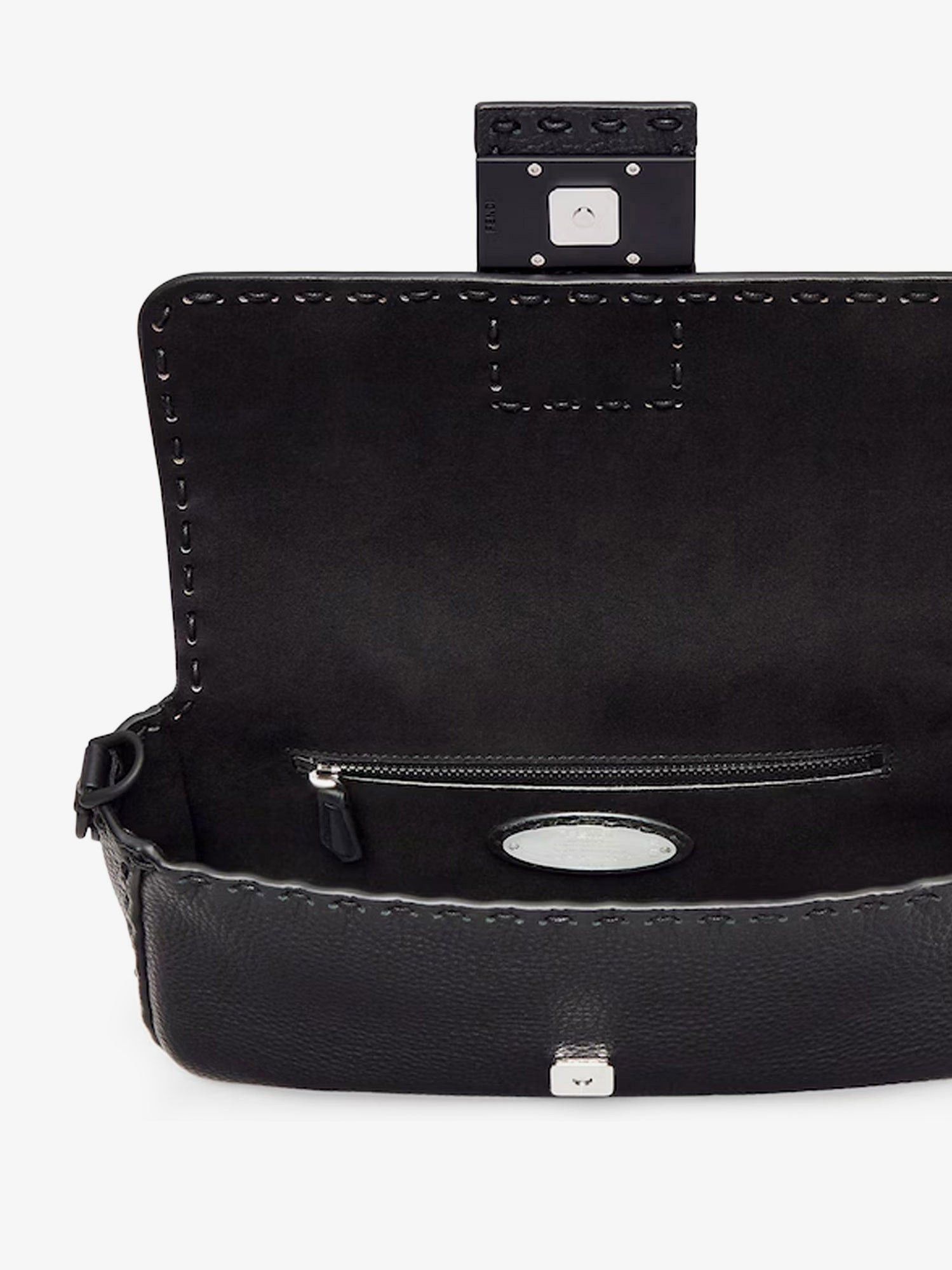 Fendi Baguette Leather Shoulder Bag With Selleria Stitchings Size ONE SIZE - 4 Thumbnail
