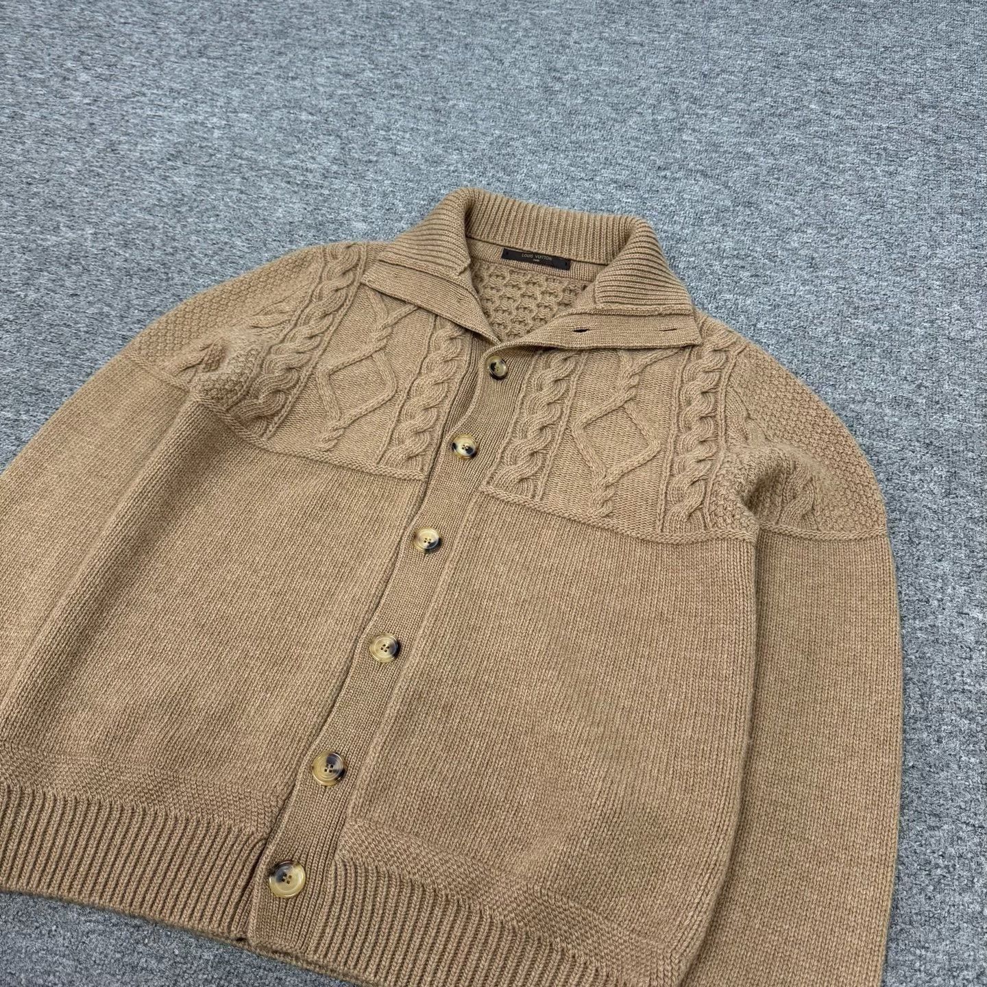 Louis Vuitton Louis Vuitton Beige Argyle Cable Knit Cardigan Size S / US 4 / IT 40 - 4 Thumbnail