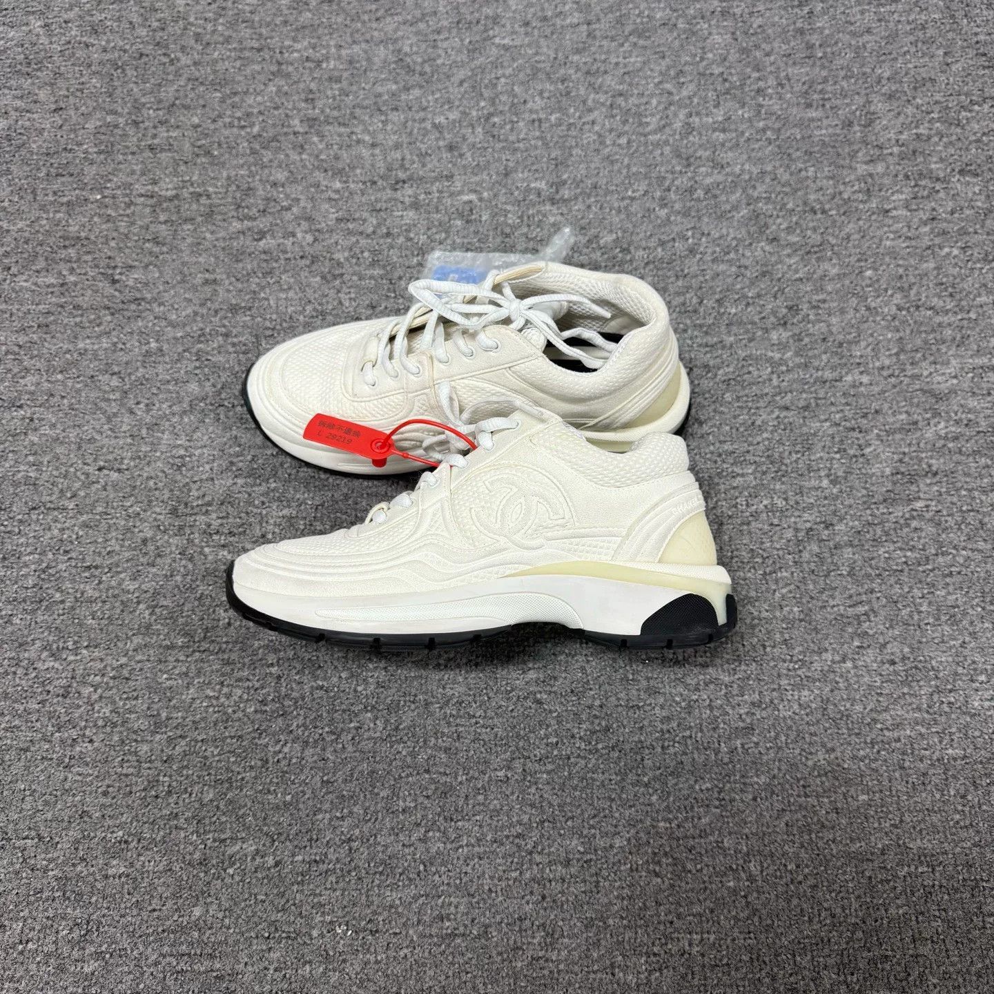 Chanel Chanel White Sneakers Size 35.5 Size US 4.5 / IT 34.5 - 2 Thumbnail
