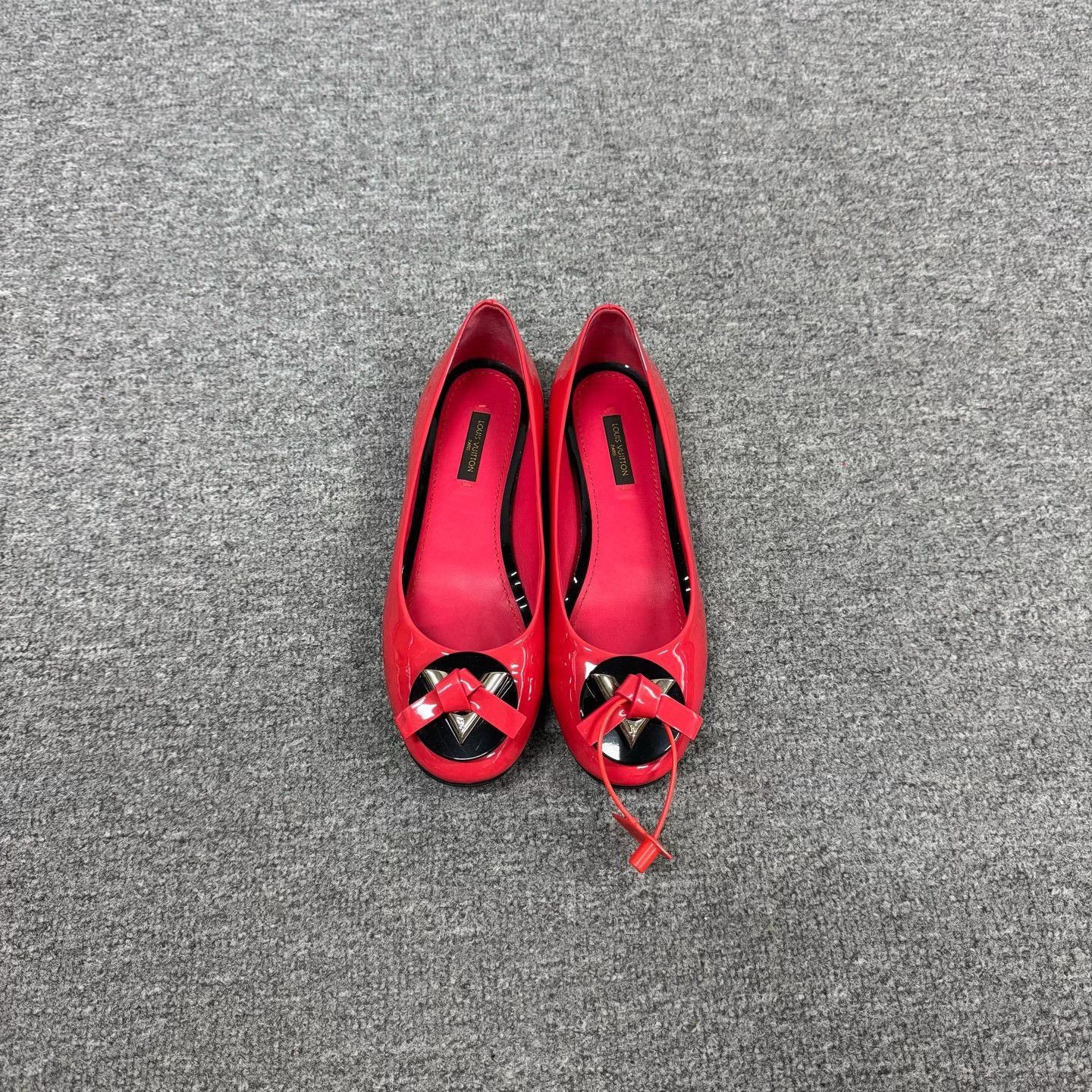 Louis Vuitton Louis Vuitton Red Patent Leather Bow Flat Shoes Size US 5.5 / IT 35.5 - 3 Thumbnail