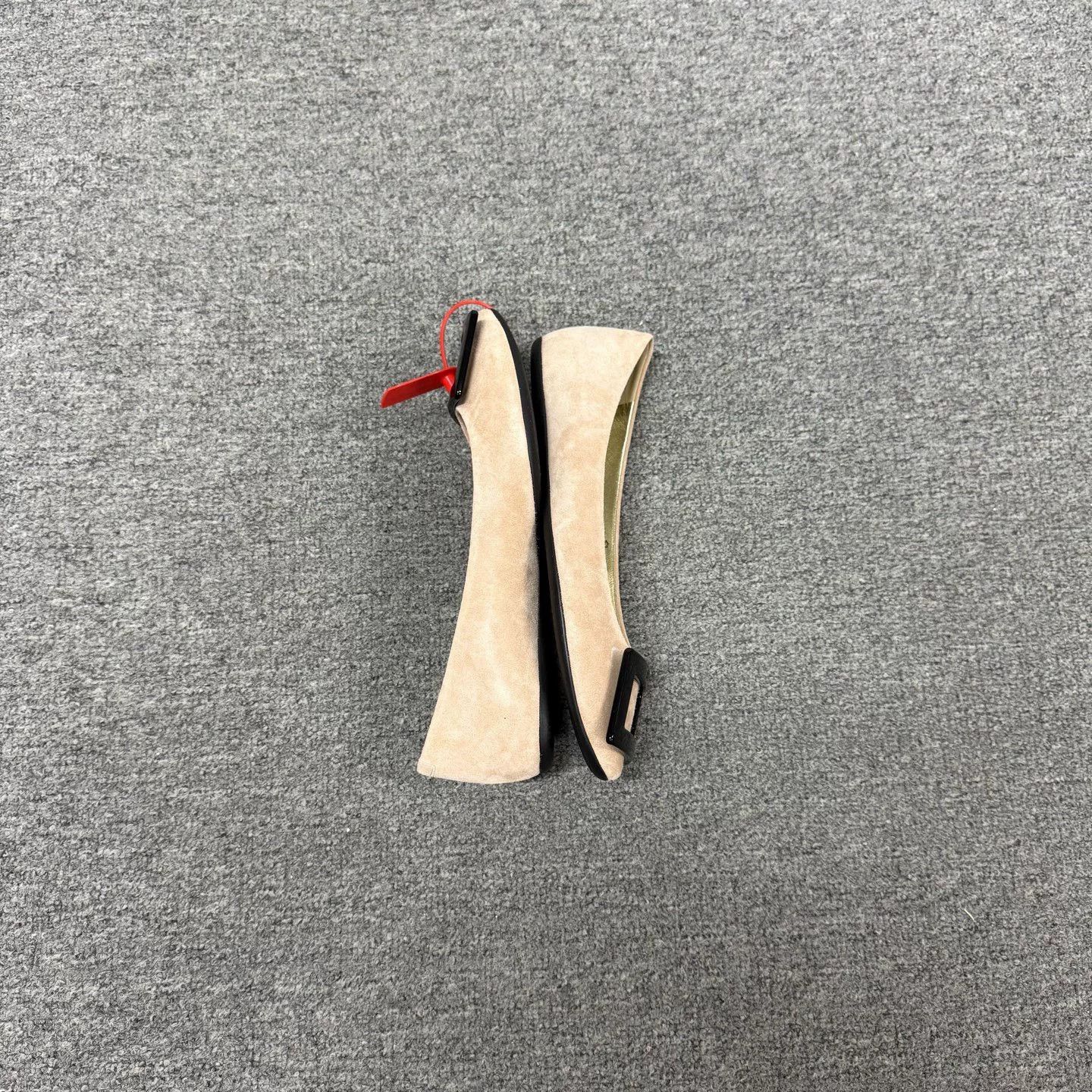 Roger Vivier Roger Vivier RV Square Buckle Flat Shoes Size US 5 / IT 35 - 6 Thumbnail