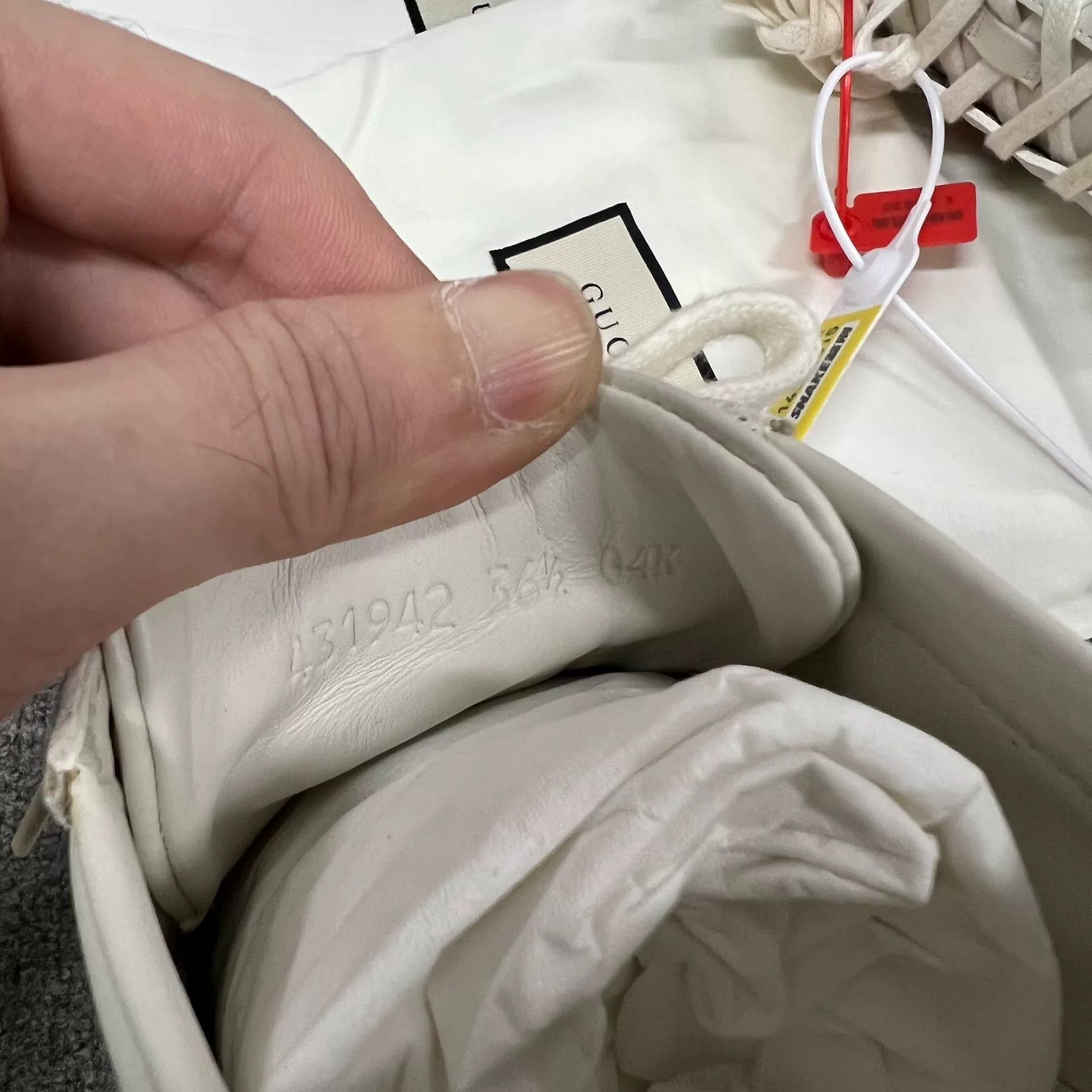 Gucci Gucci Classic Small Bee White Sneakers Size US 5.5 / IT 35.5 - 7 Thumbnail
