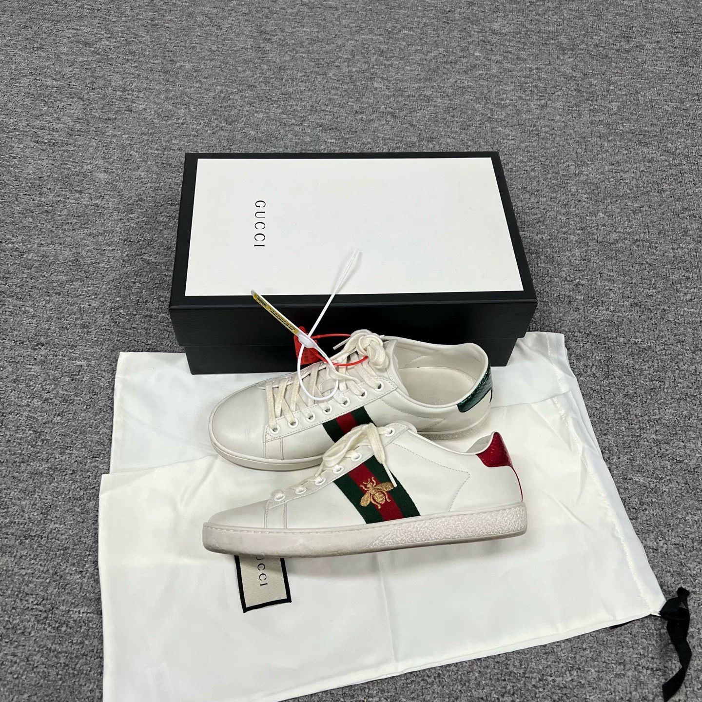 Gucci Gucci Classic Small Bee White Sneakers Size US 5.5 / IT 35.5 - 2 Thumbnail