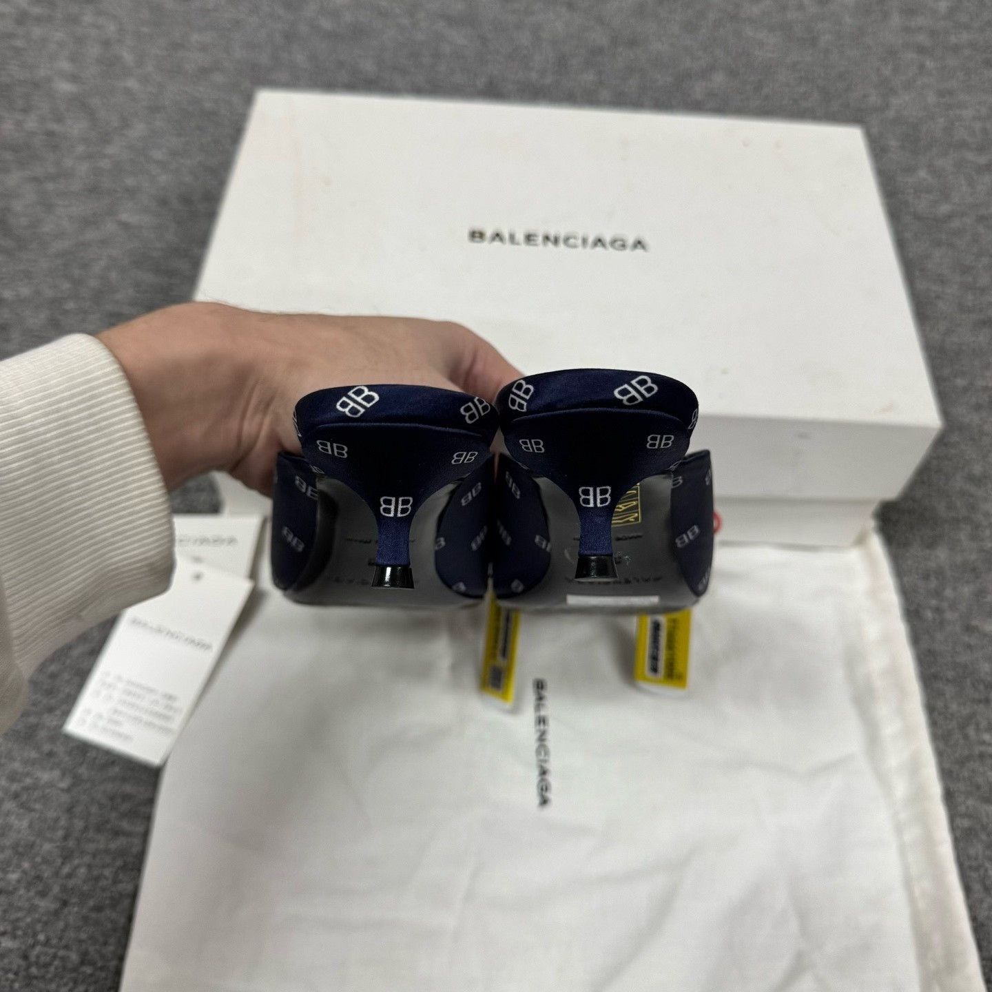 Balenciaga Balenciaga Printed Bow Silk Polka Dot Mules Size US 7 / IT 37 - 4 Thumbnail