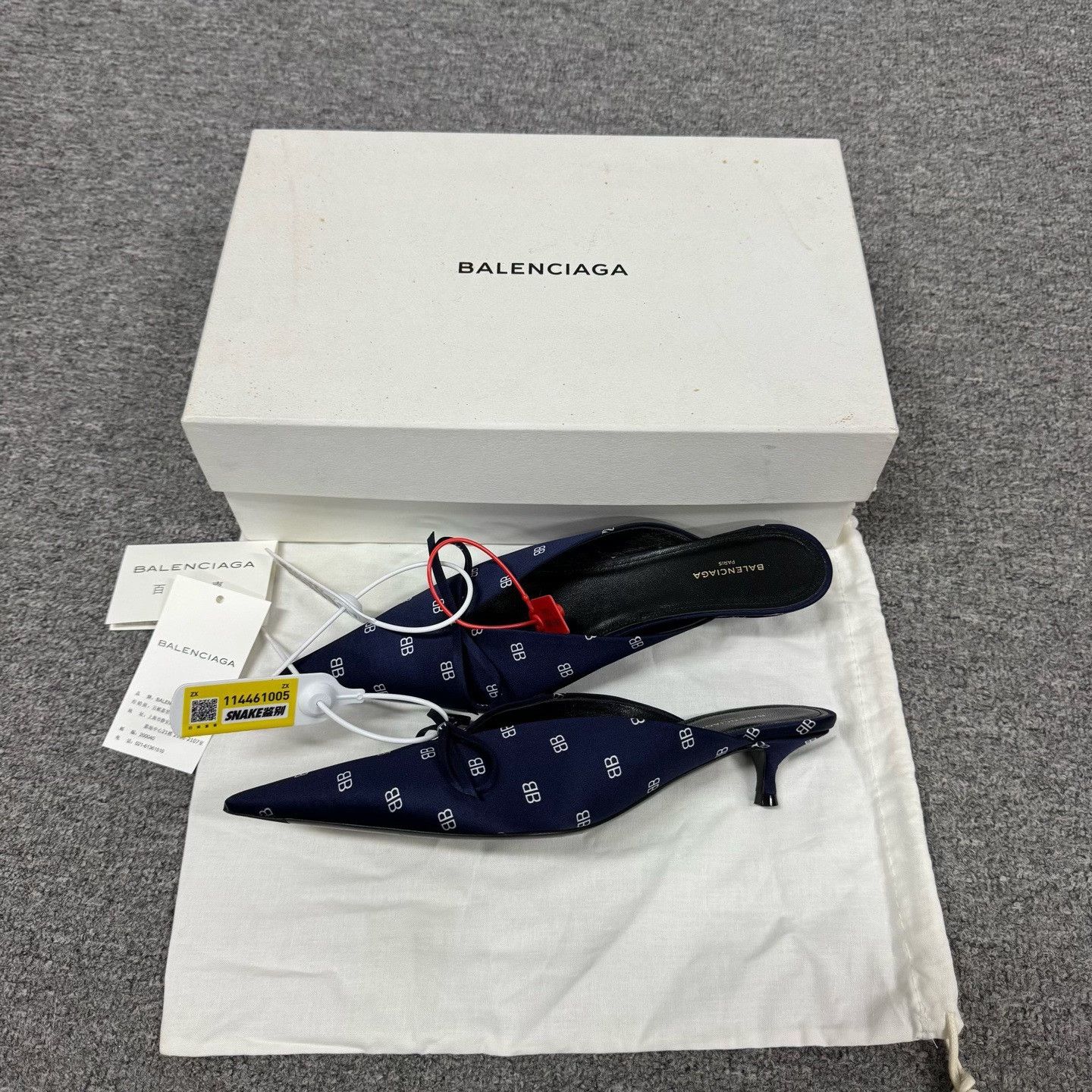 Balenciaga Balenciaga Printed Bow Silk Polka Dot Mules Size US 7 / IT 37 - 2 Thumbnail