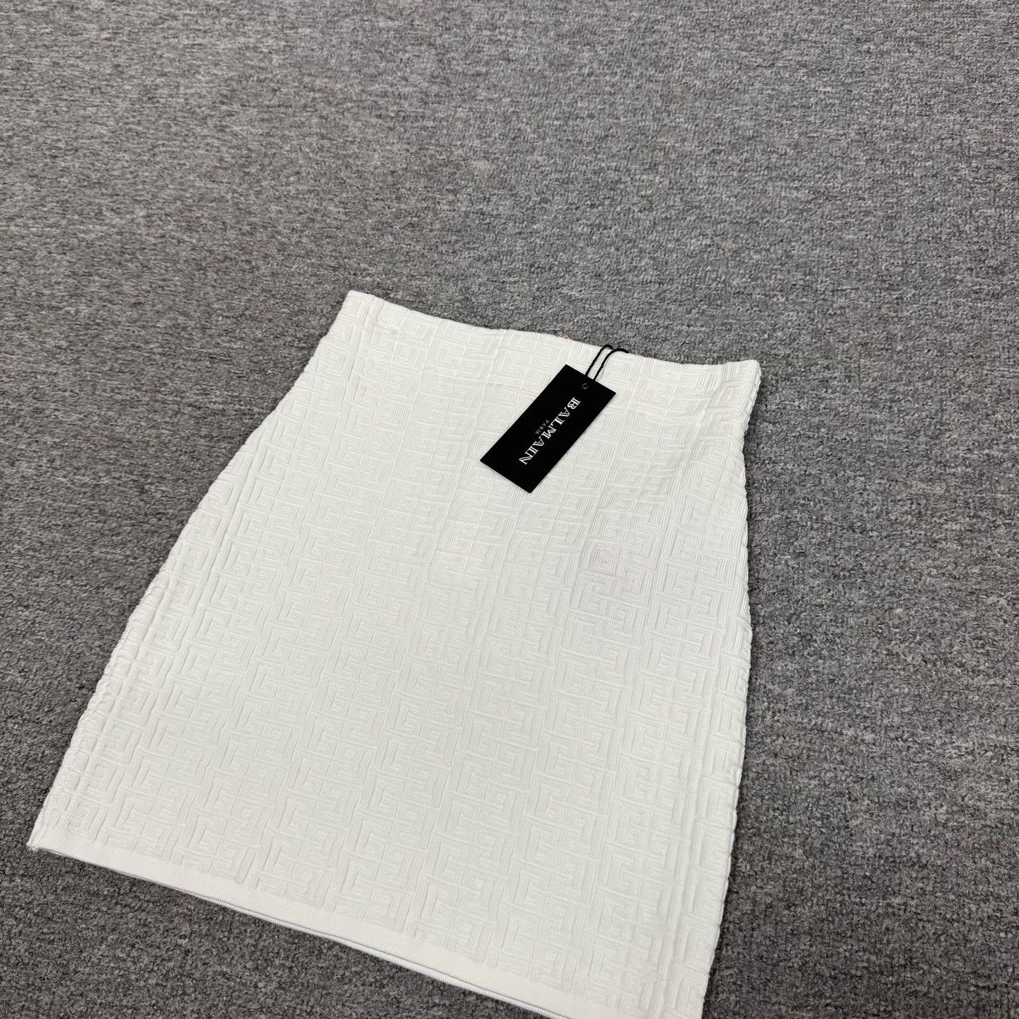 Balmain Balmain Embossed High-Waist Mini Pencil Skirt Size 38" / US 16 / IT 52 - 3 Thumbnail