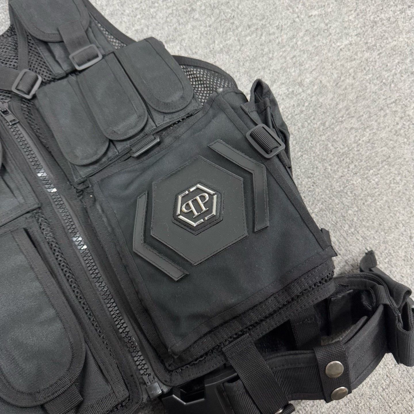 Philipp Plein Philipp Plein Multi-Pocket Tactical Vest Size US M / EU 48-50 / 2 - 5 Thumbnail